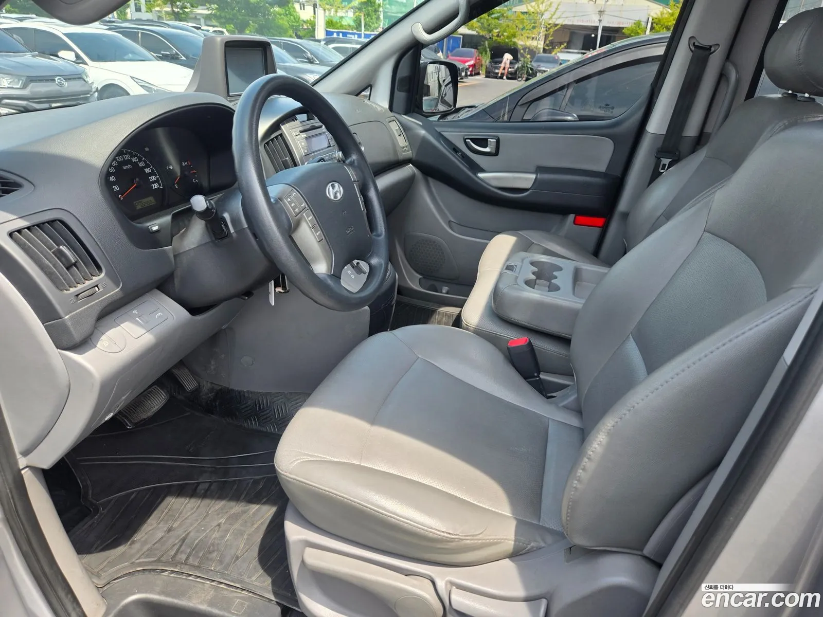 Hyundai Grand Starex 2012 — 14