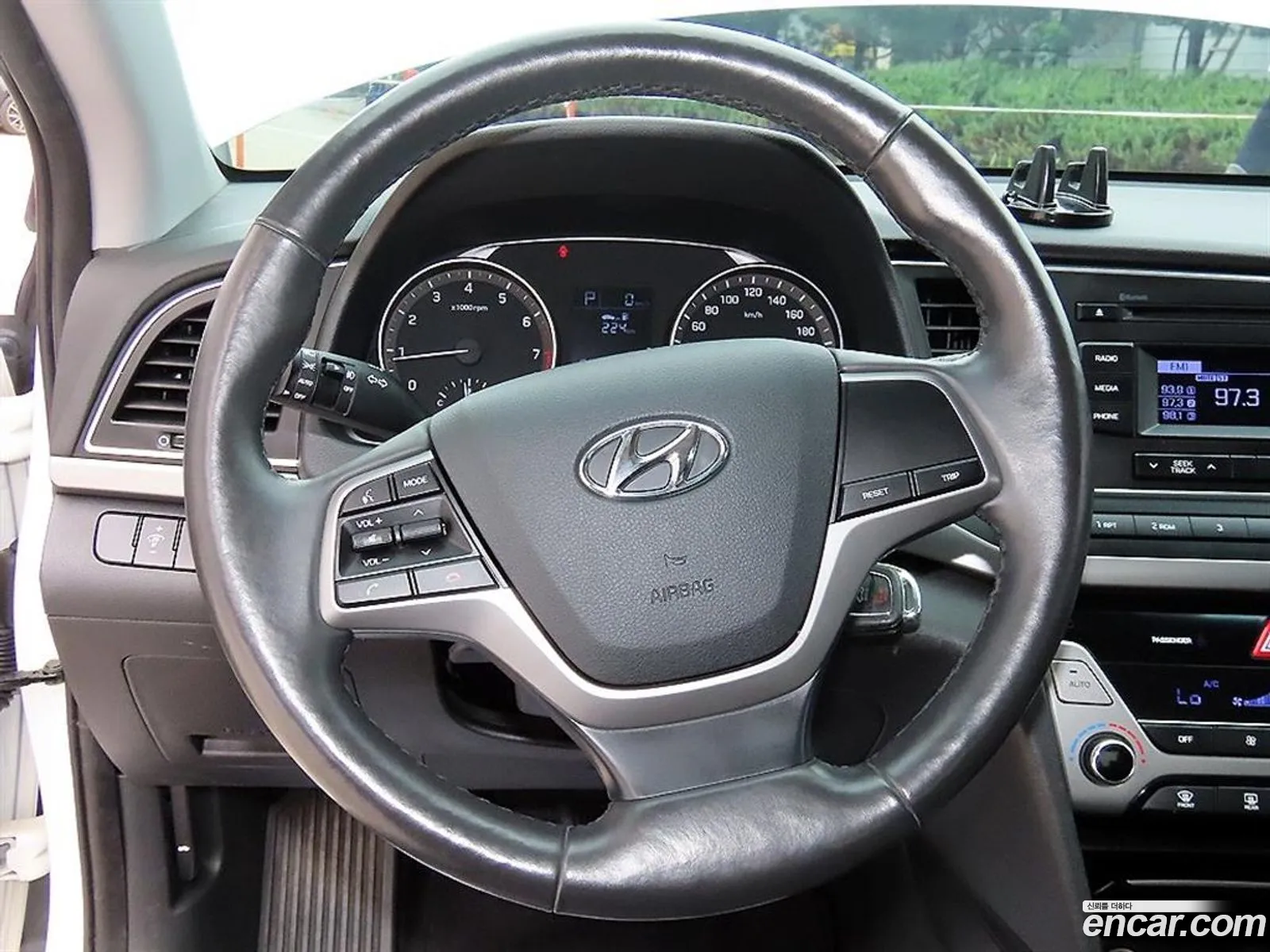 Hyundai Elantra AD 2016 — 14