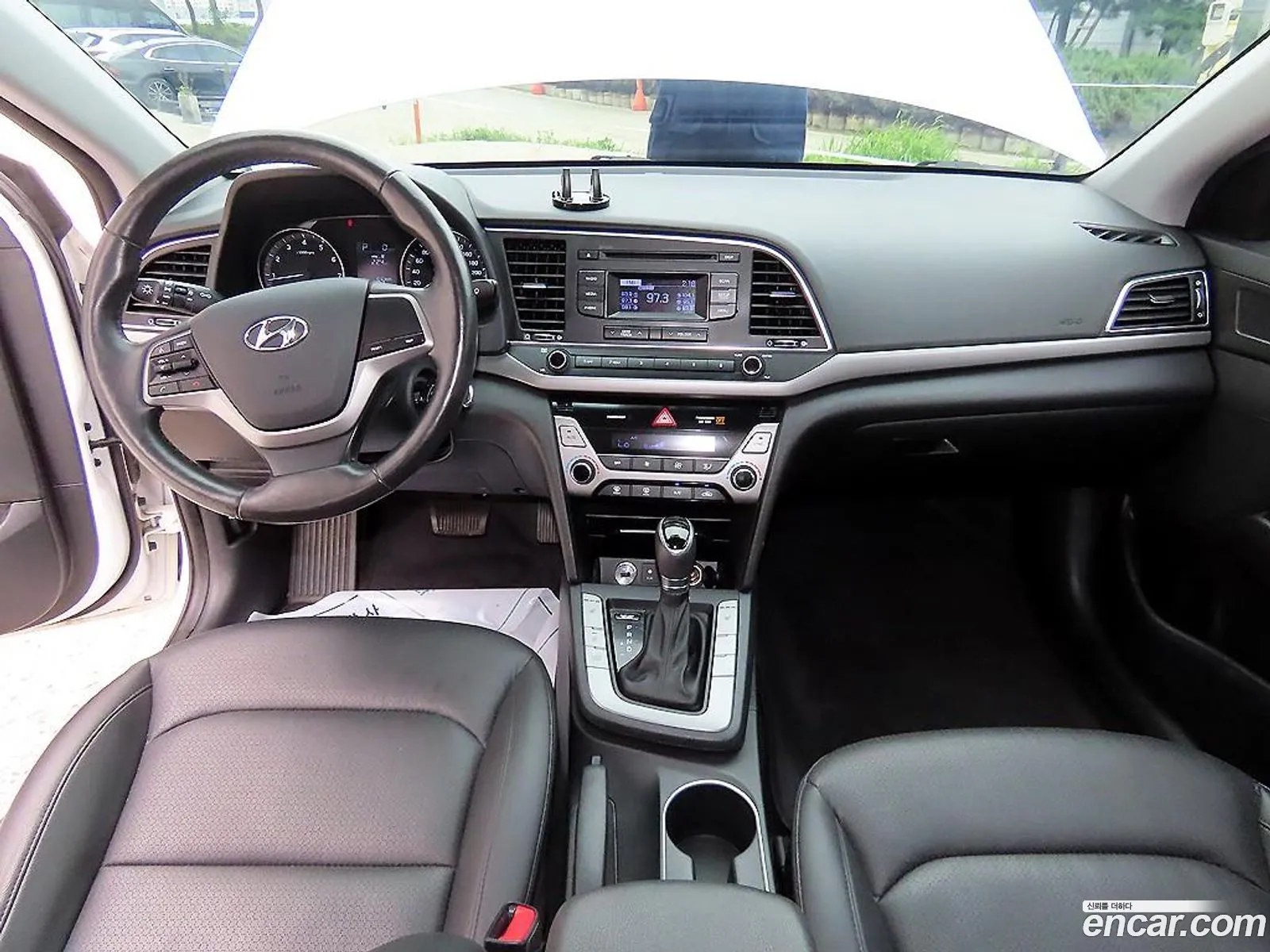Hyundai Elantra AD 2016 — 12