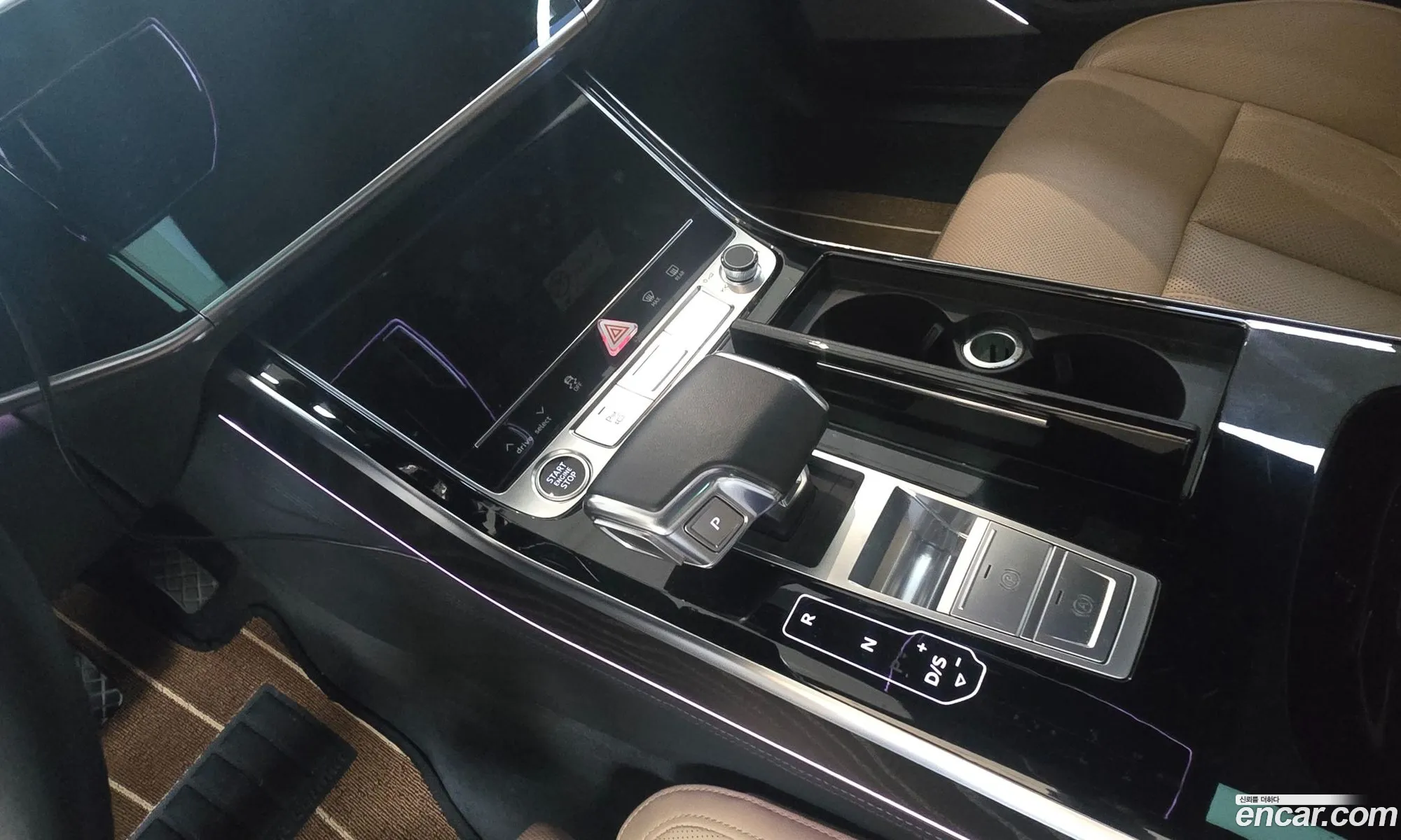 Audi A8 2021 — 12