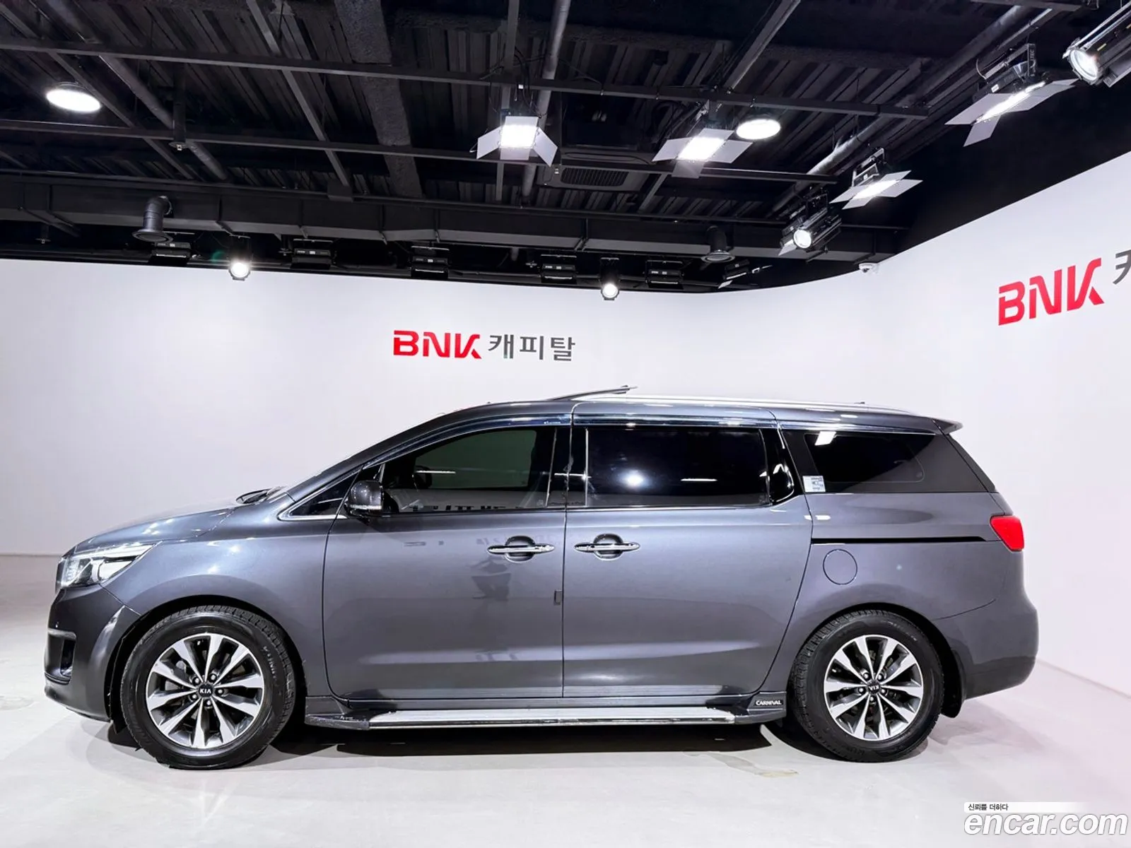 Kia Carnival 2015 — 8
