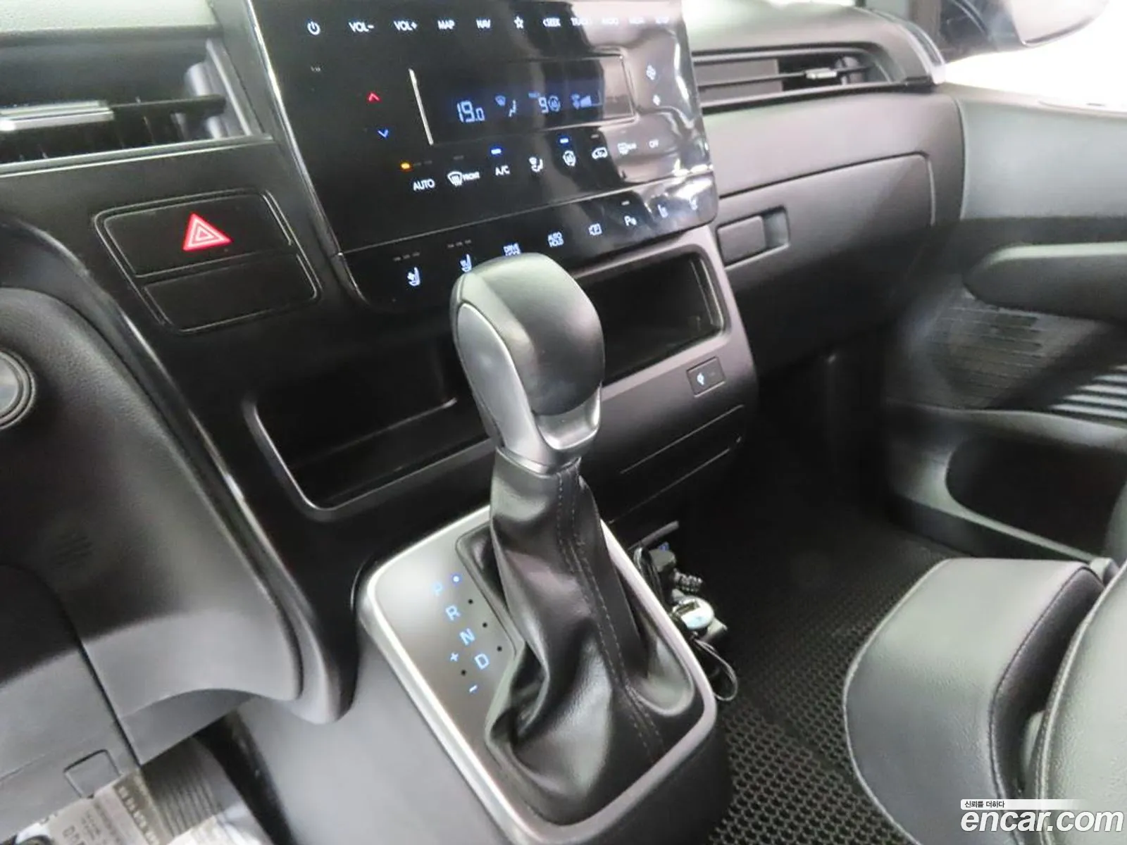 Hyundai Staria 2024 — 7