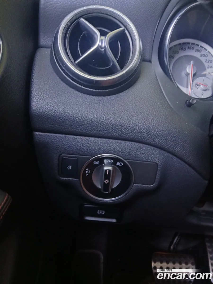 Mercedes-Benz CLA-Class C117 2015 — 8