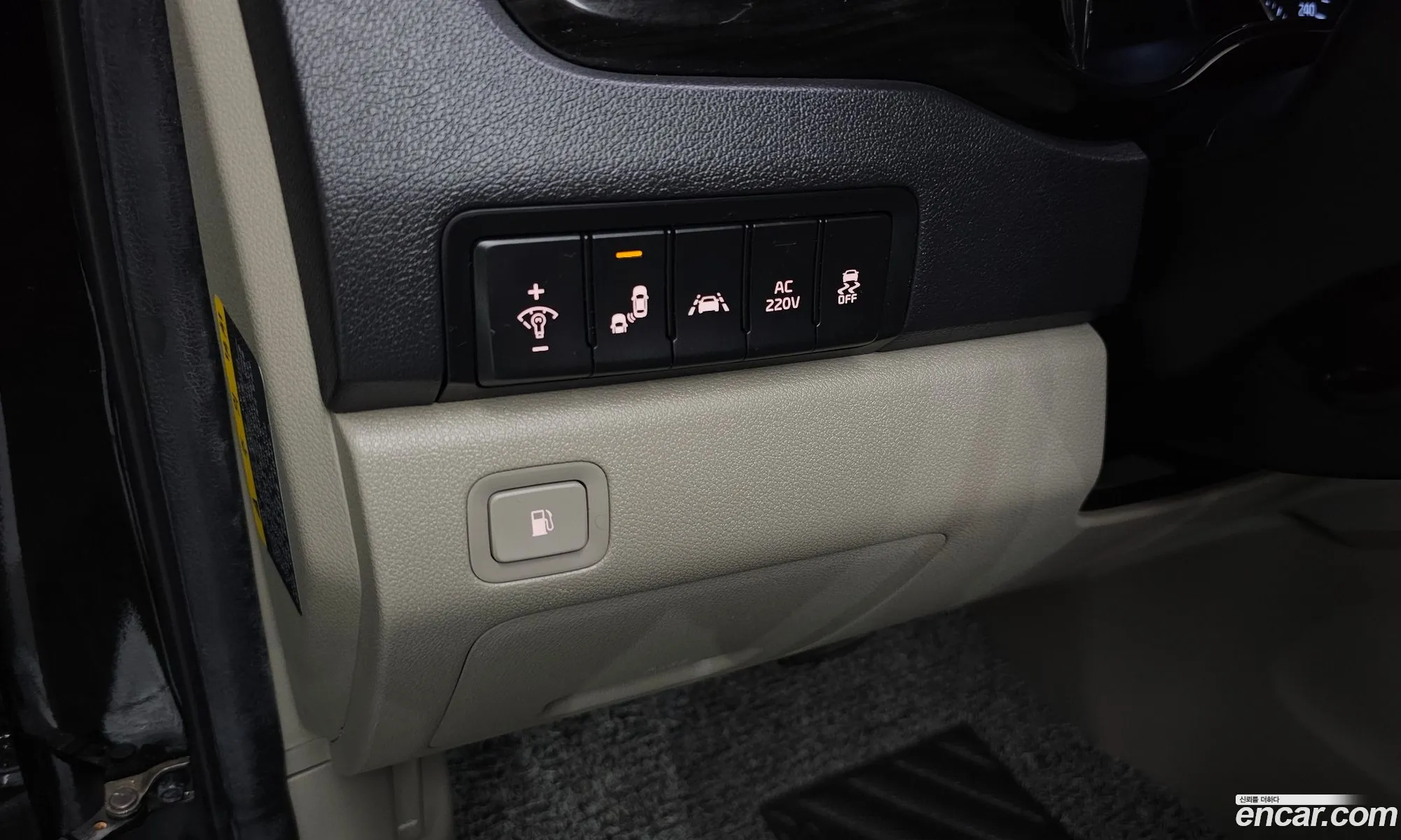 Kia Carnival 2018 KNAME81ABKS478695 — 26