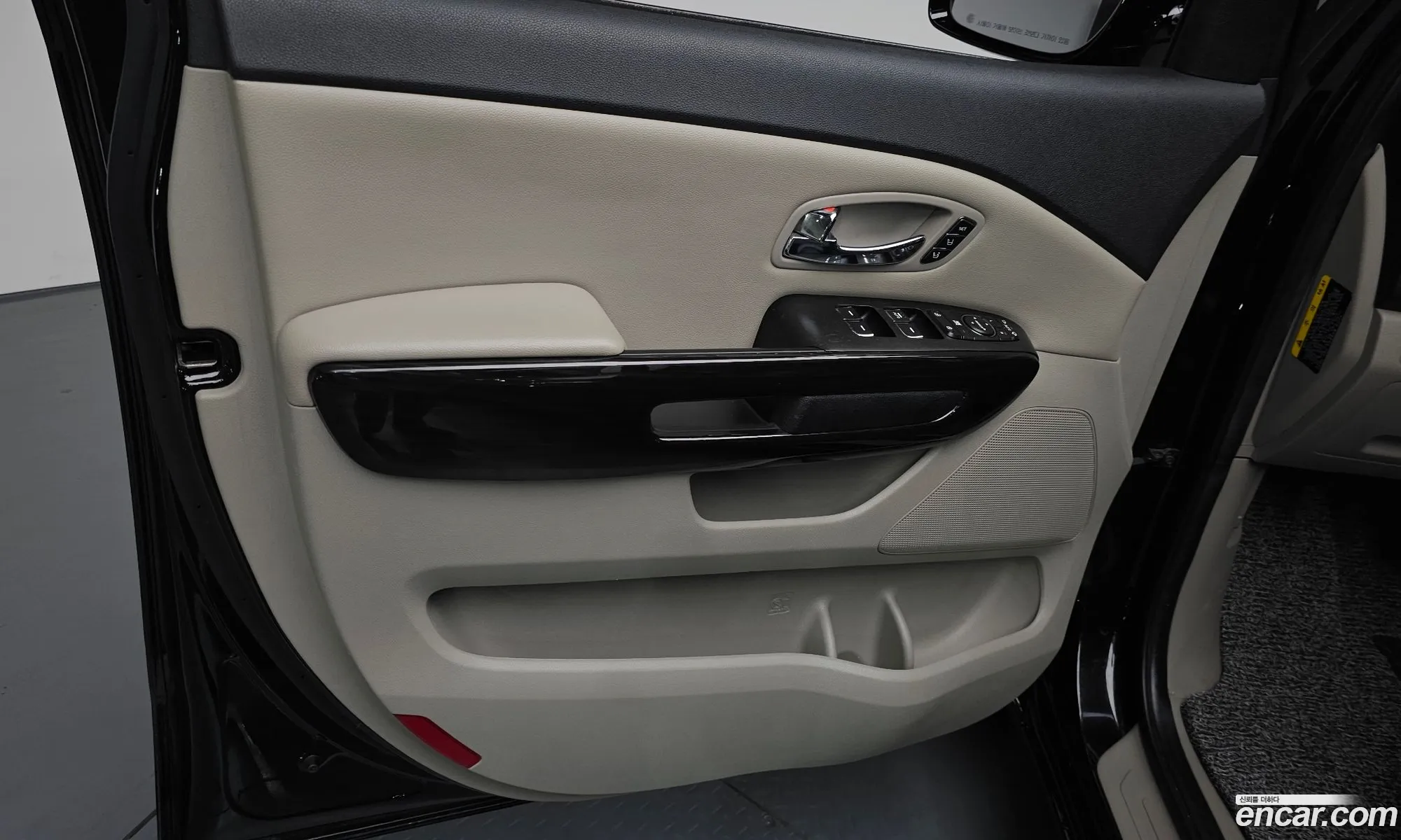 Kia Carnival 2018 KNAME81ABKS478695 — 27