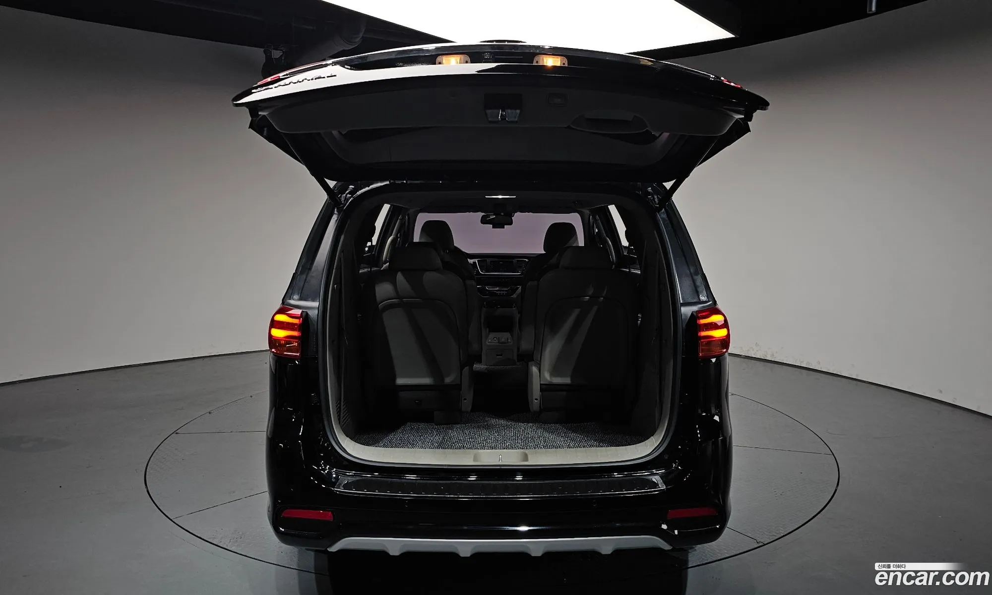 Kia Carnival 2018 KNAME81ABKS478695 — 2
