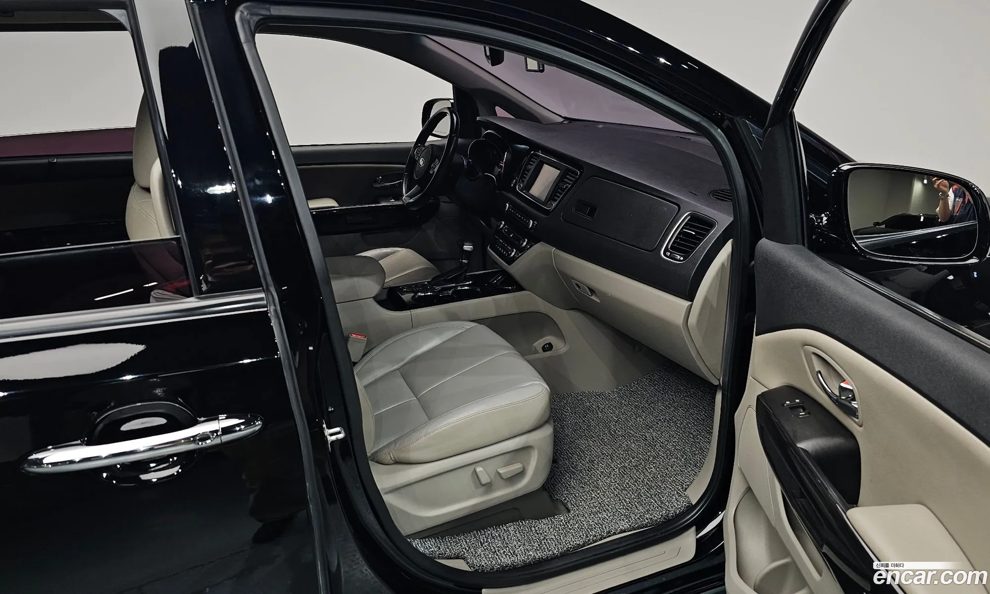 Kia Carnival 2018 KNAME81ABKS478695 — 5