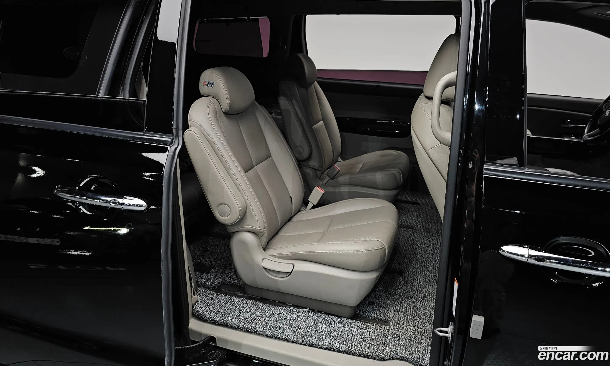 Kia Carnival 2018 KNAME81ABKS478695 — 10