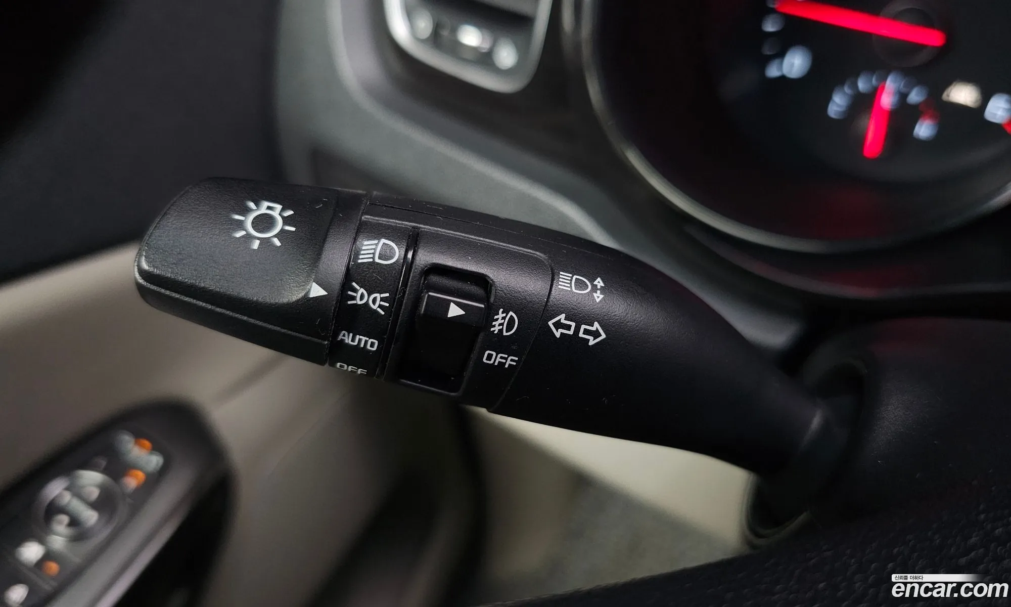 Kia Carnival 2018 KNAME81ABKS478695 — 33