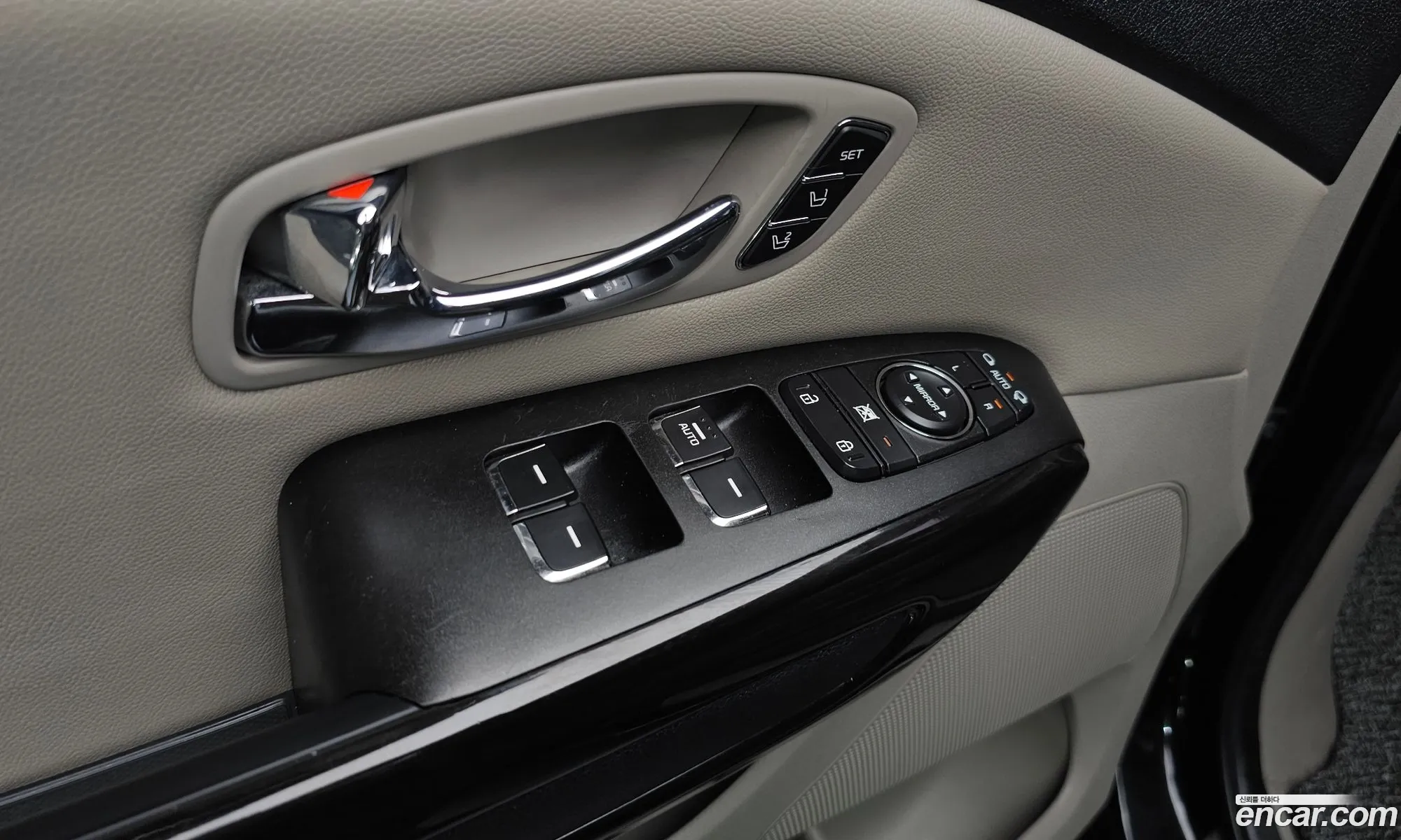 Kia Carnival 2018 KNAME81ABKS478695 — 3