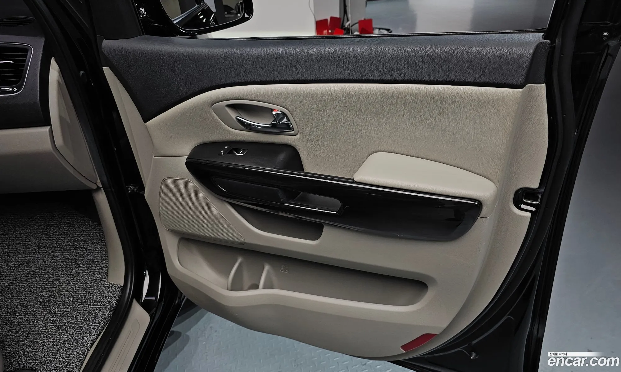 Kia Carnival 2018 KNAME81ABKS478695 — 34