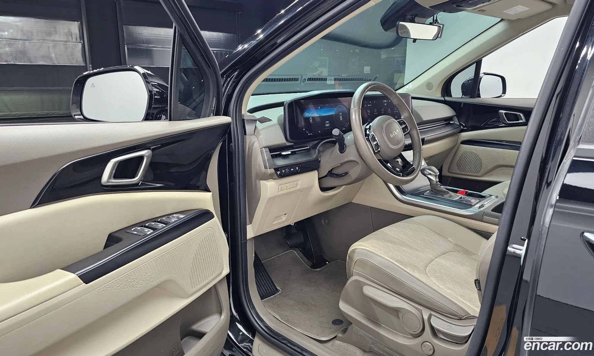 Kia Carnival 2023 — 3