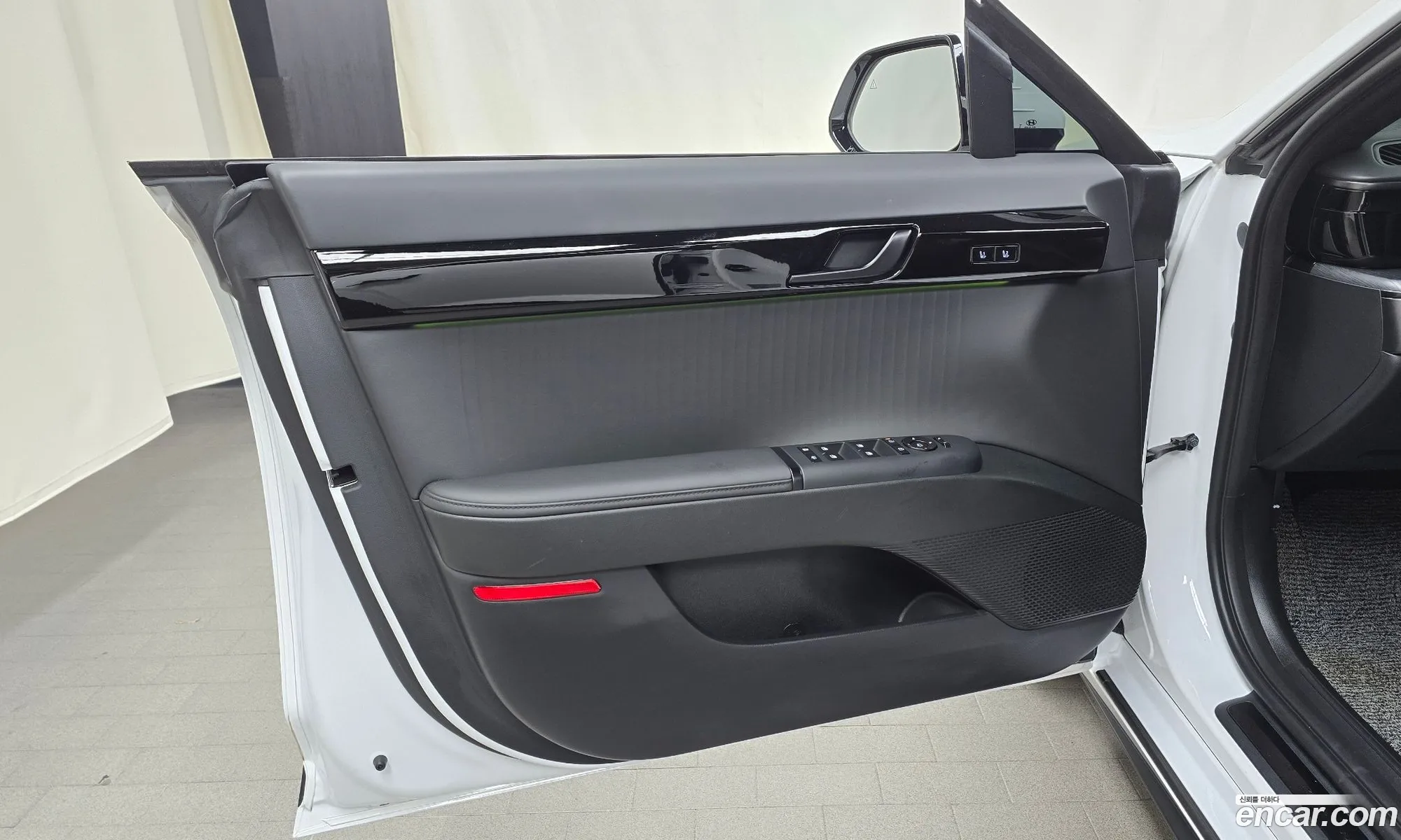 Hyundai Grandeur Hybrid 2023 — 18