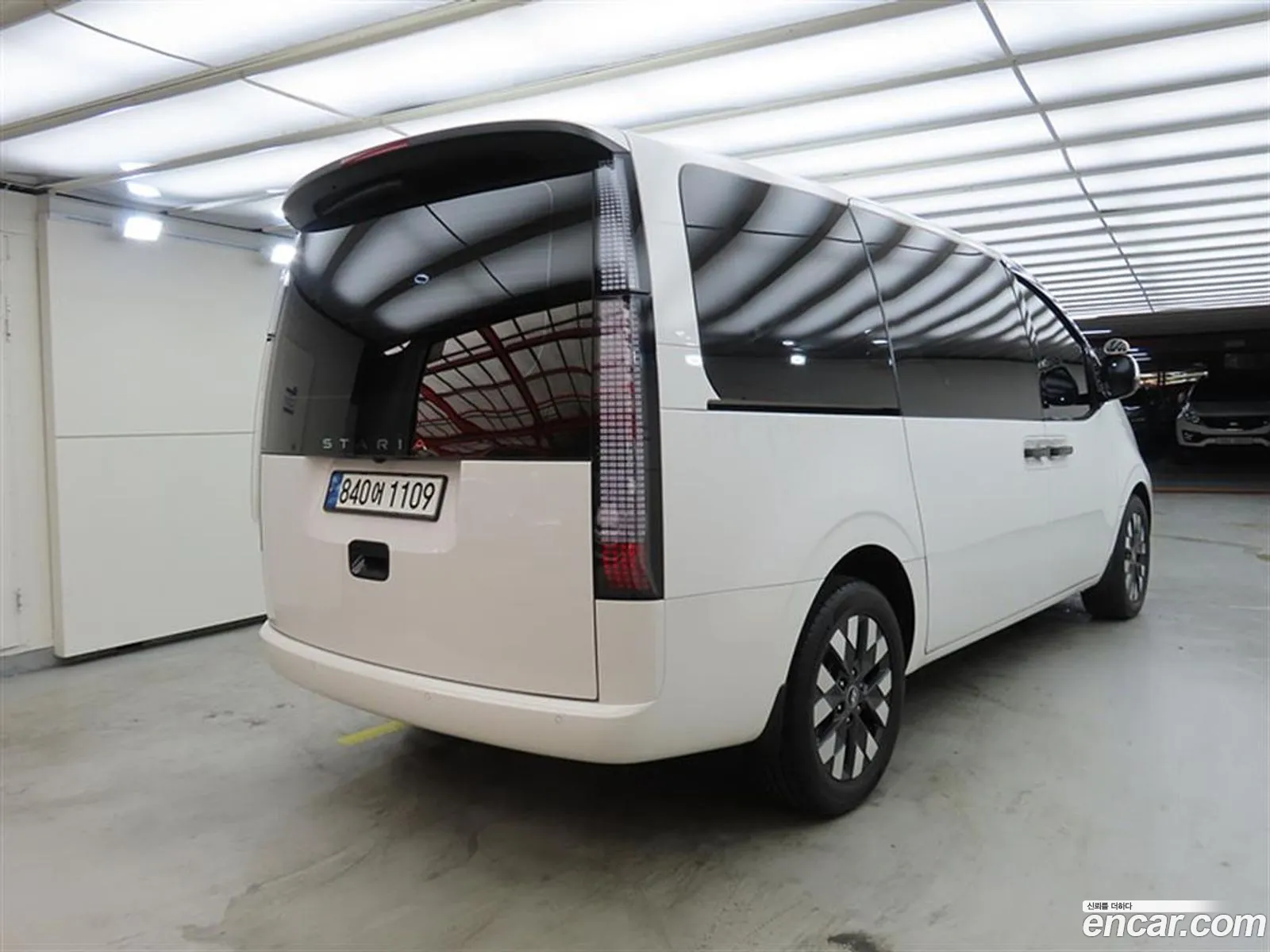 Hyundai Staria 2023 — 19