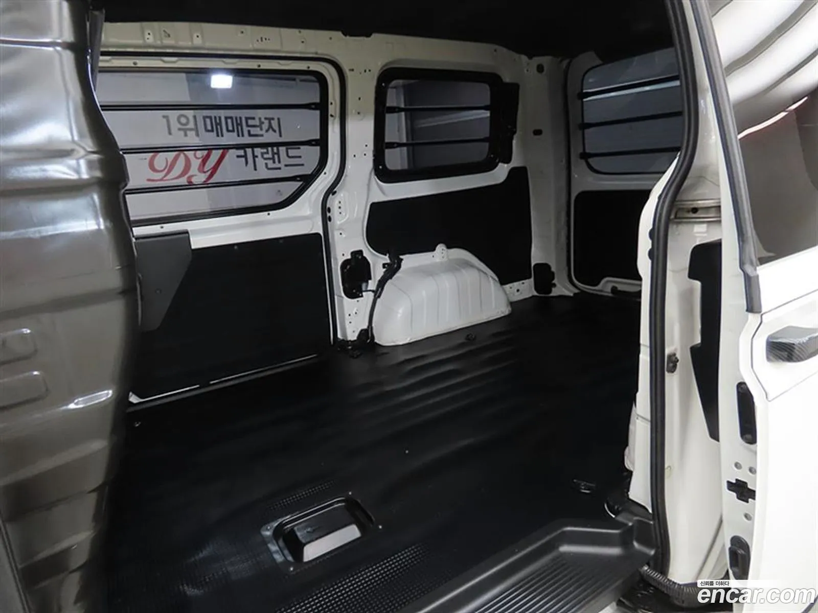 Hyundai Staria 2023 — 9
