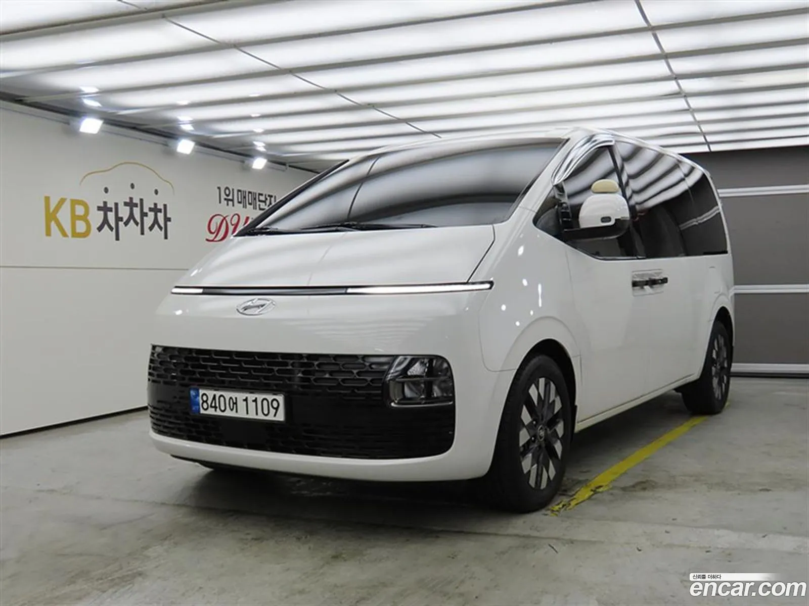Hyundai Staria 2023 — 17
