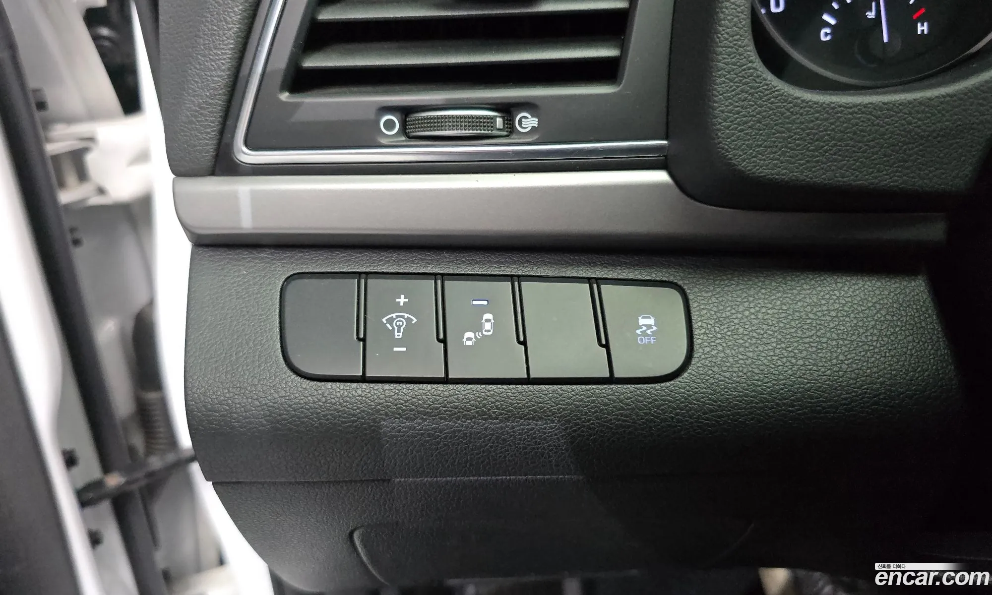 Hyundai Elantra AD 2017 KMHD641DBJU437421 — 5