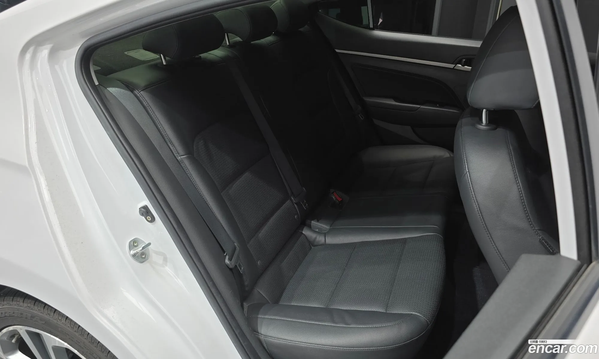 Hyundai Elantra AD 2017 KMHD641DBJU437421 — 10