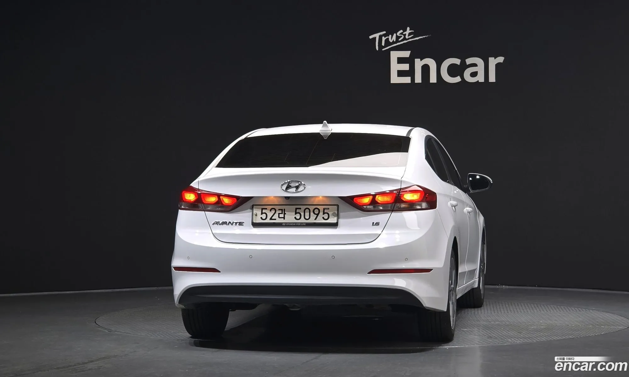 Hyundai Elantra AD 2017 KMHD641DBJU437421 — 14