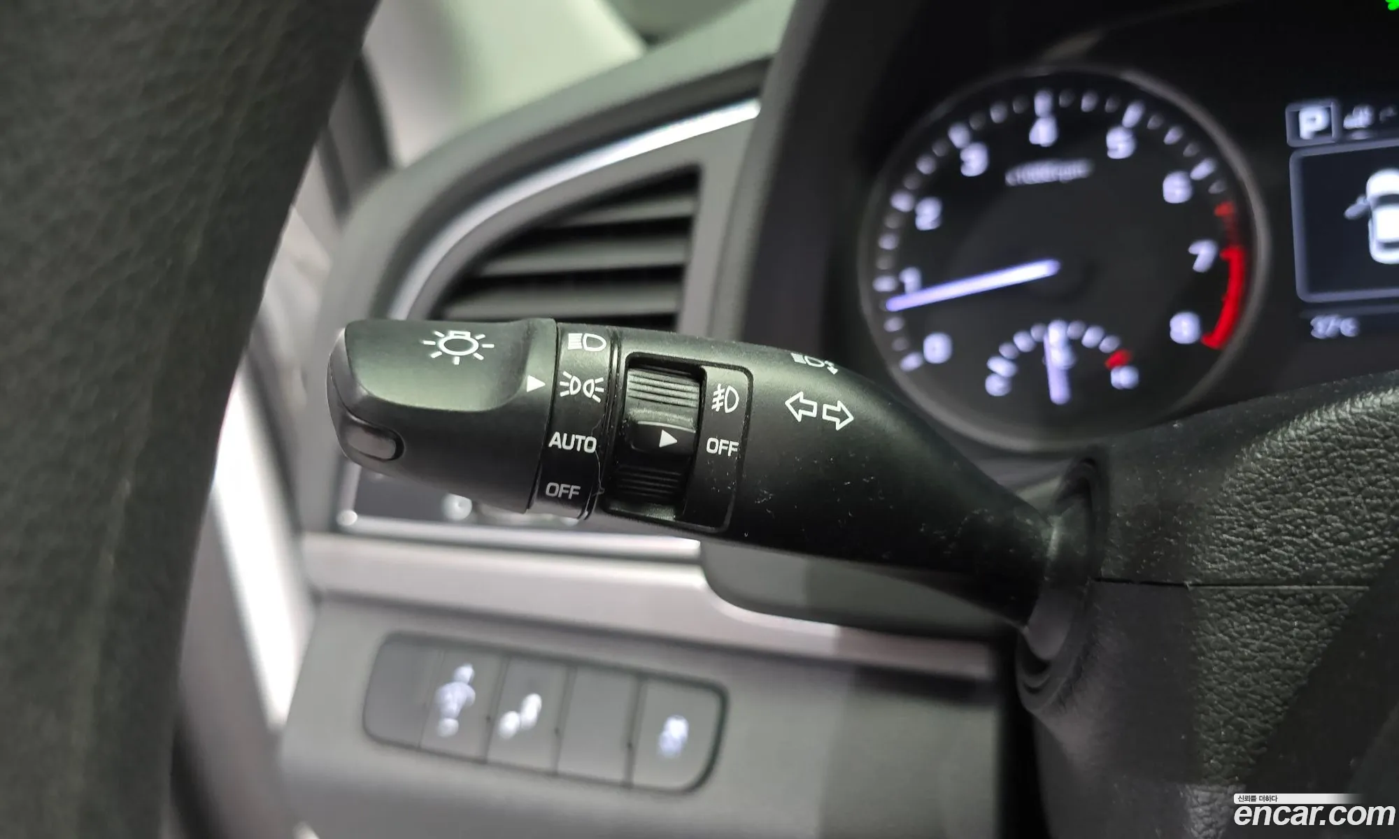 Hyundai Elantra AD 2017 KMHD641DBJU437421 — 9