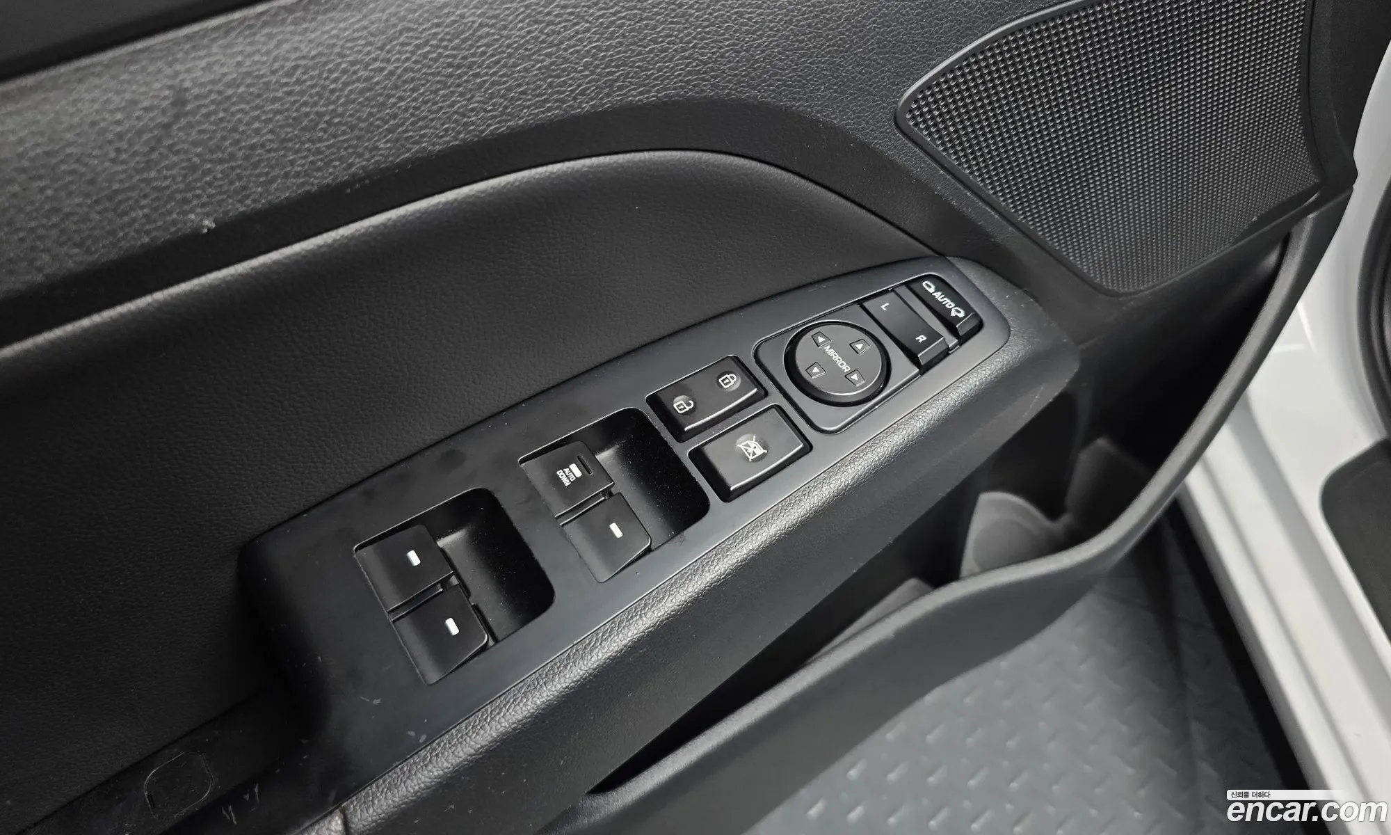 Hyundai Elantra AD 2017 KMHD641DBJU437421 — 8