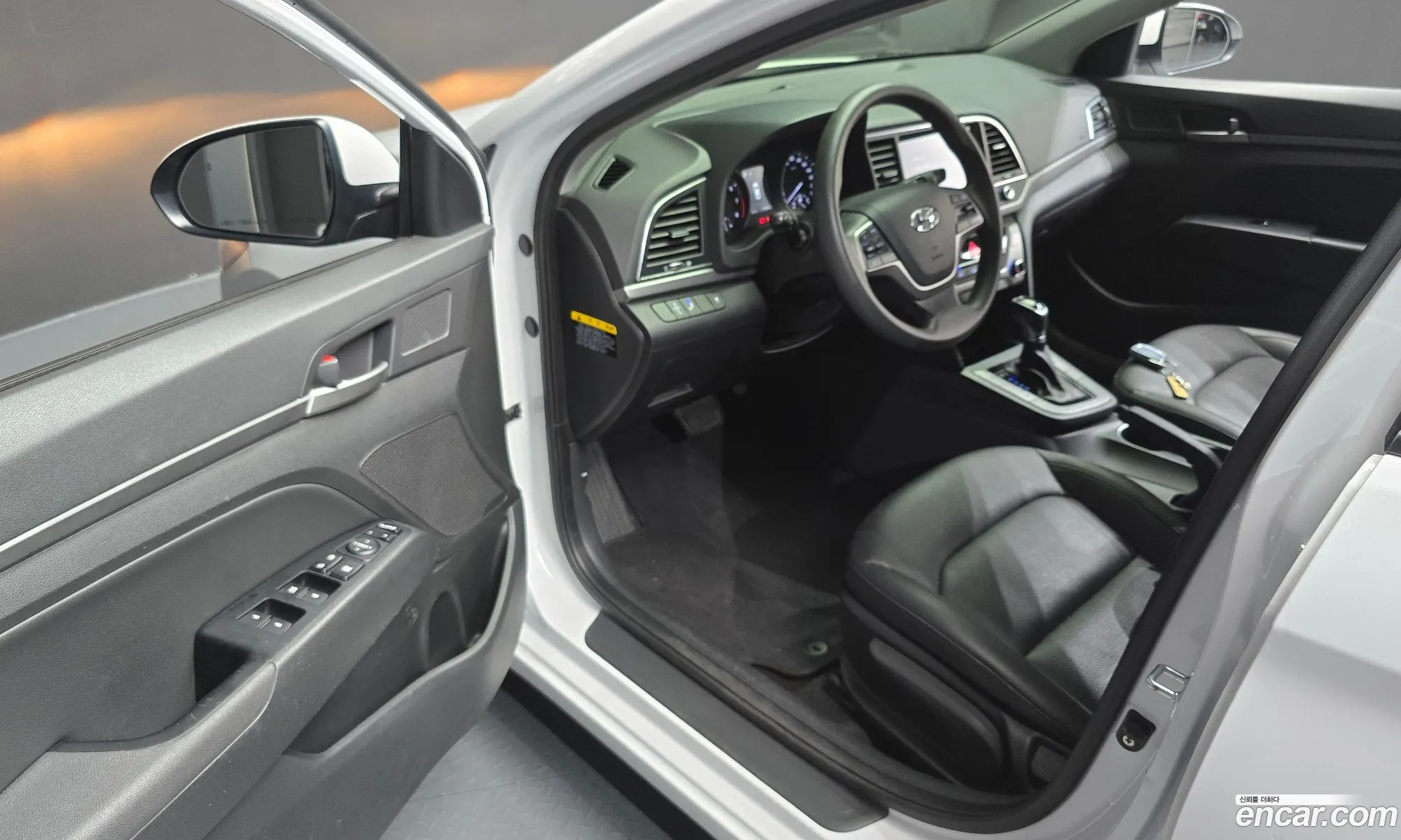 Hyundai Elantra AD 2017 KMHD641DBJU437421 — 13