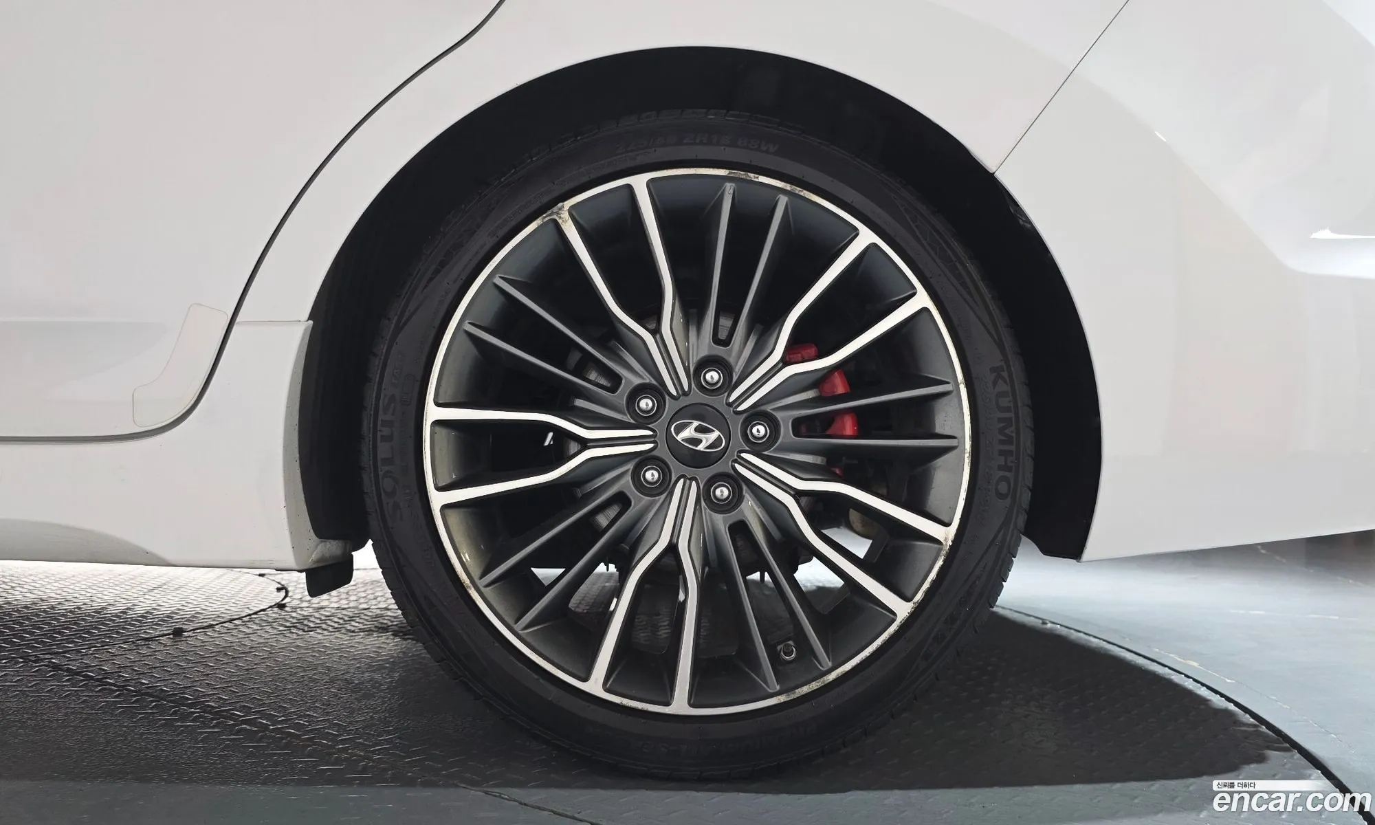 Hyundai Elantra AD 2016 — 14