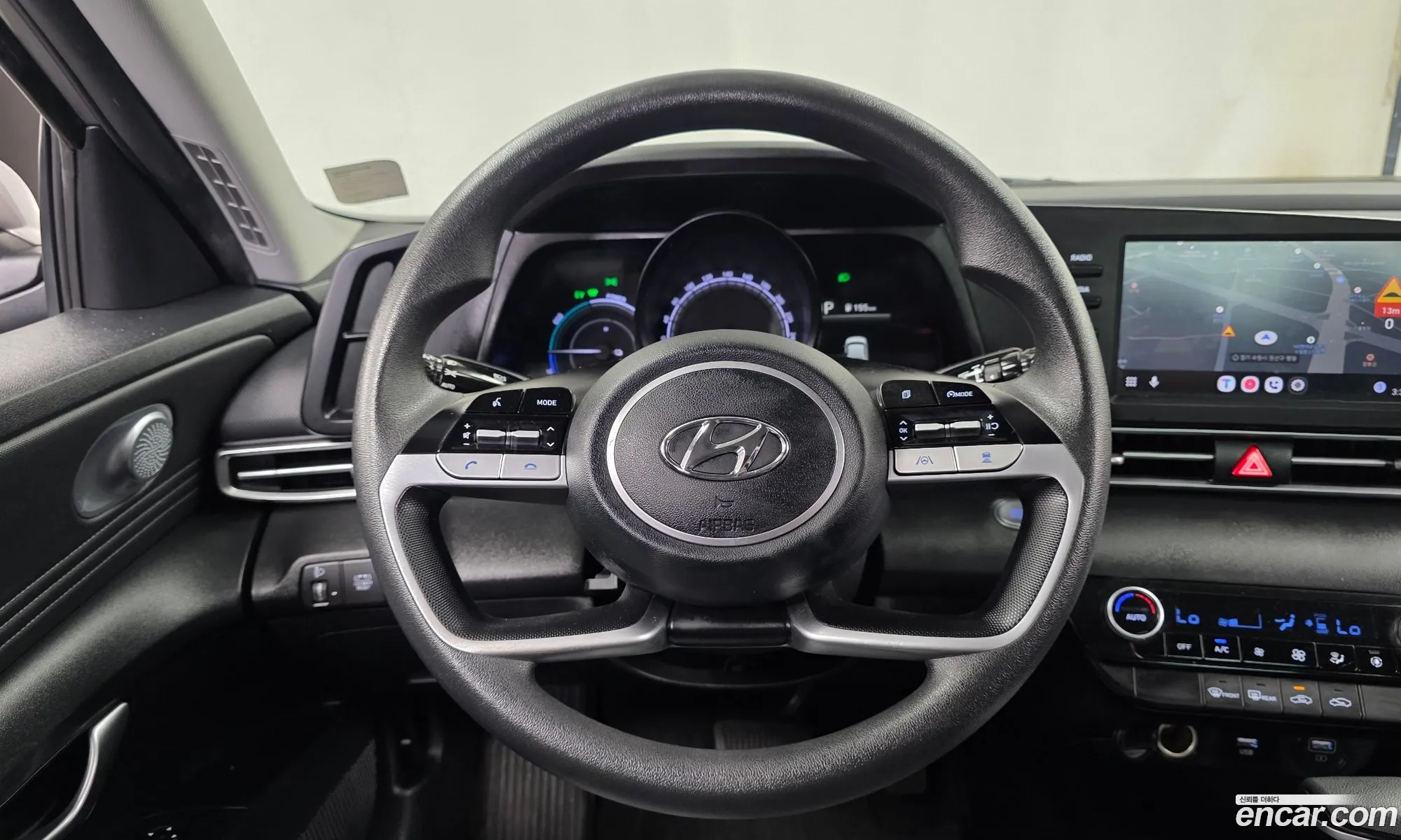 Hyundai Elantra Hybrid 2022 — 9
