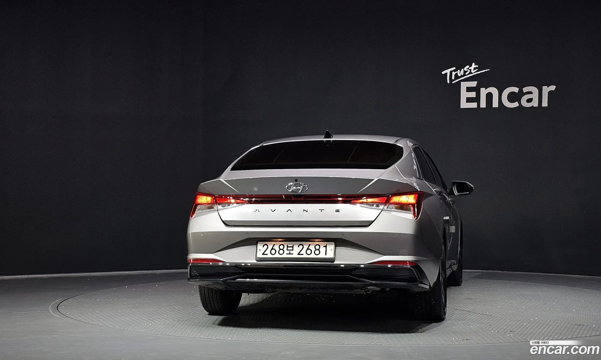 Hyundai Elantra Hybrid 2022 — 13