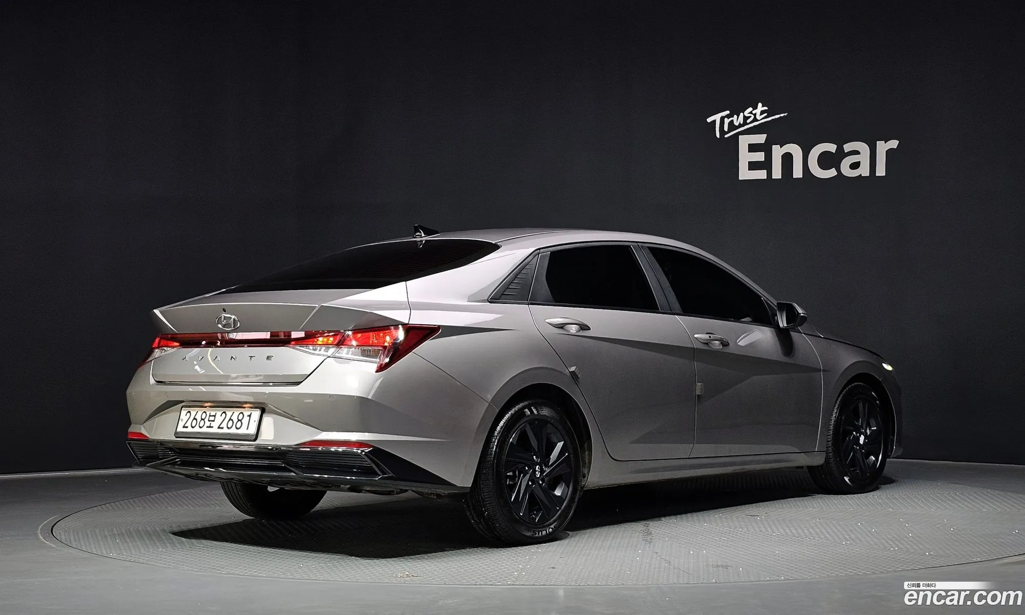 Hyundai Elantra Hybrid 2022 — 17