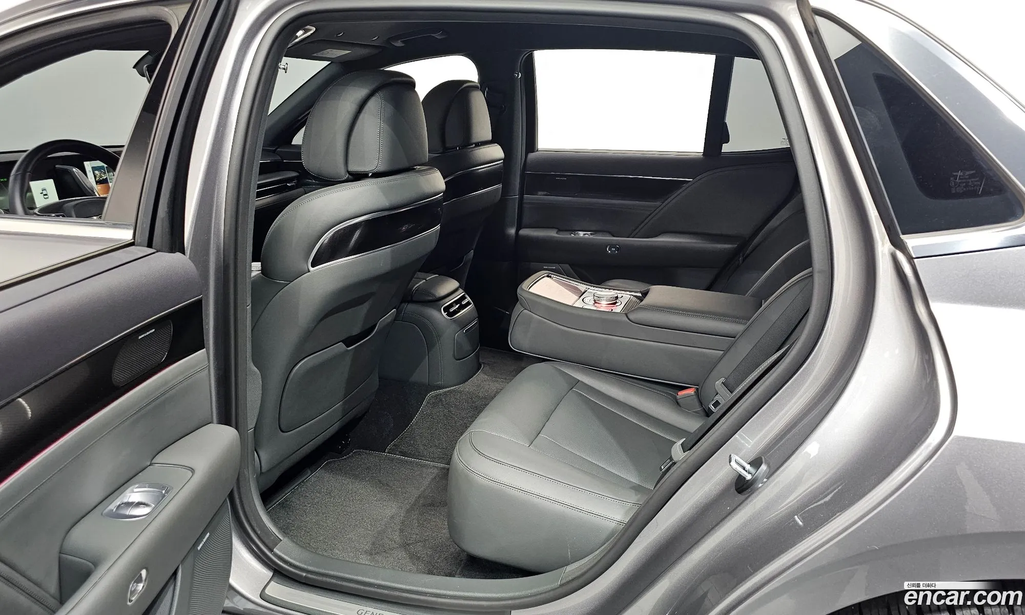 Genesis G90 2022 KMTFA41DDNU011170 — 28