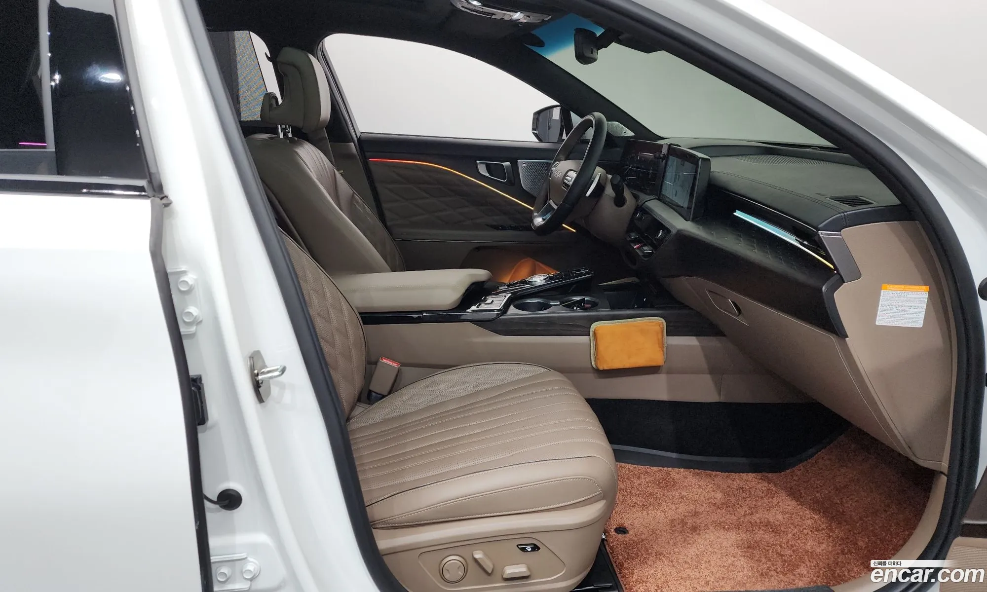 Kia K8 Hybrid 2022 — 24
