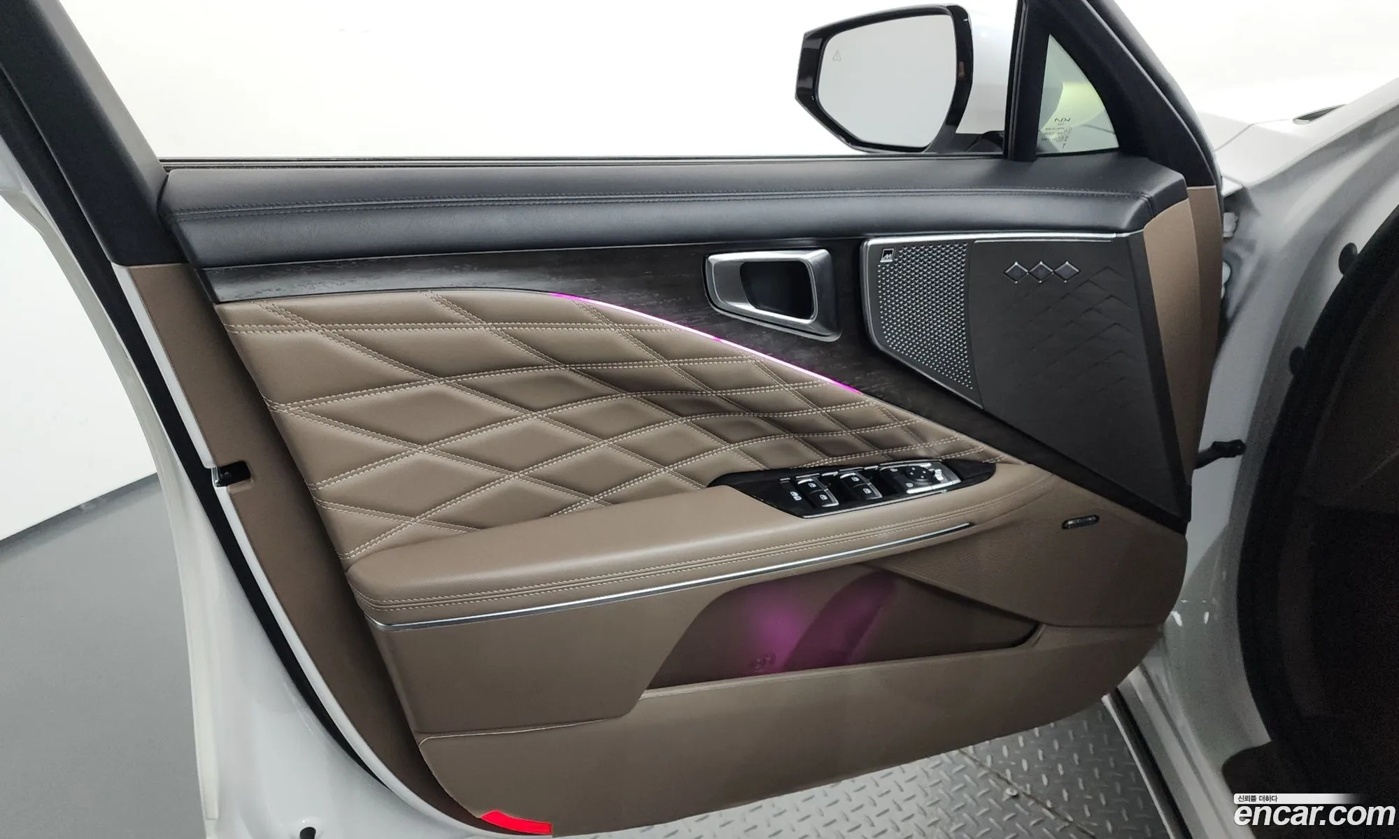 Kia K8 Hybrid 2022 — 7