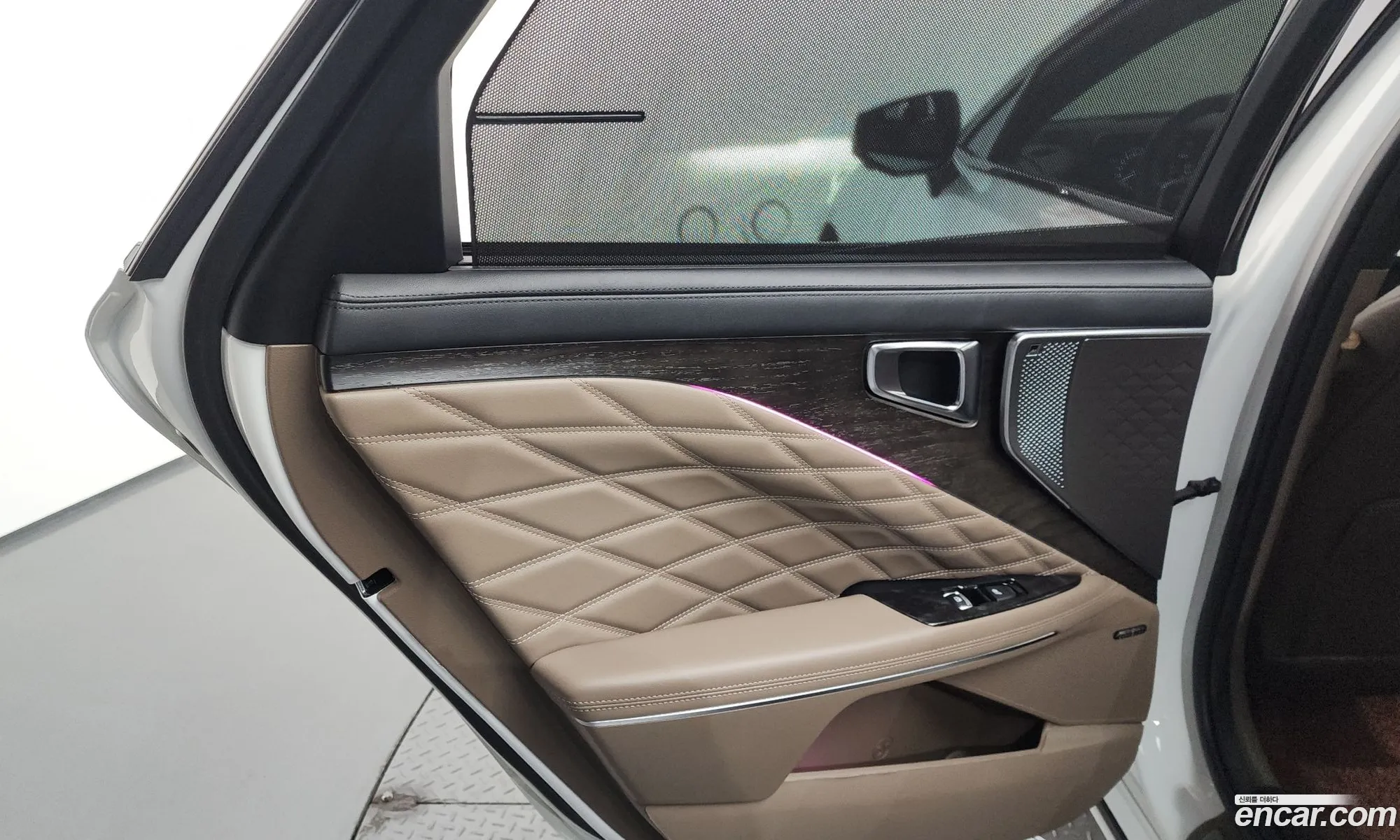 Kia K8 Hybrid 2022 — 35