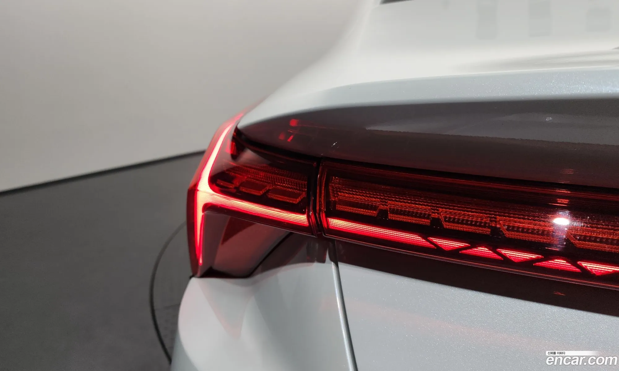 Kia K8 Hybrid 2022 — 36