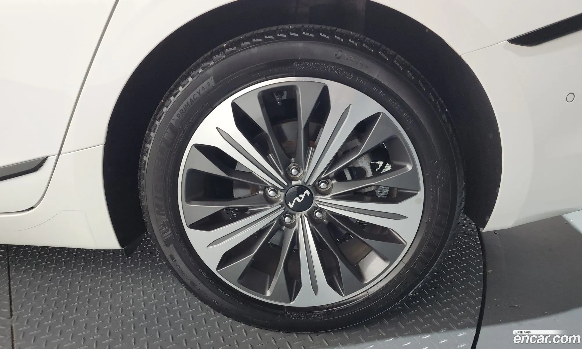 Kia K8 Hybrid 2022 — 14
