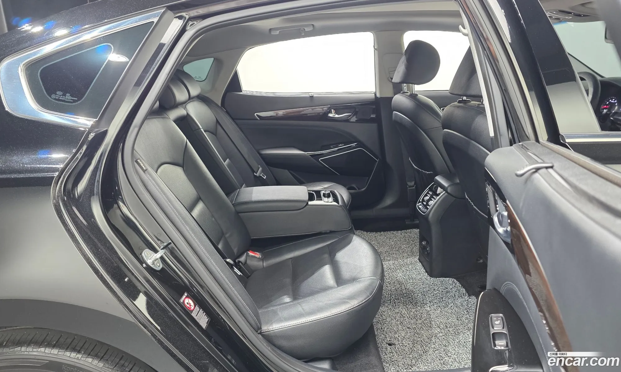 Kia K7 2018 KNALC418BJA146687 — 4