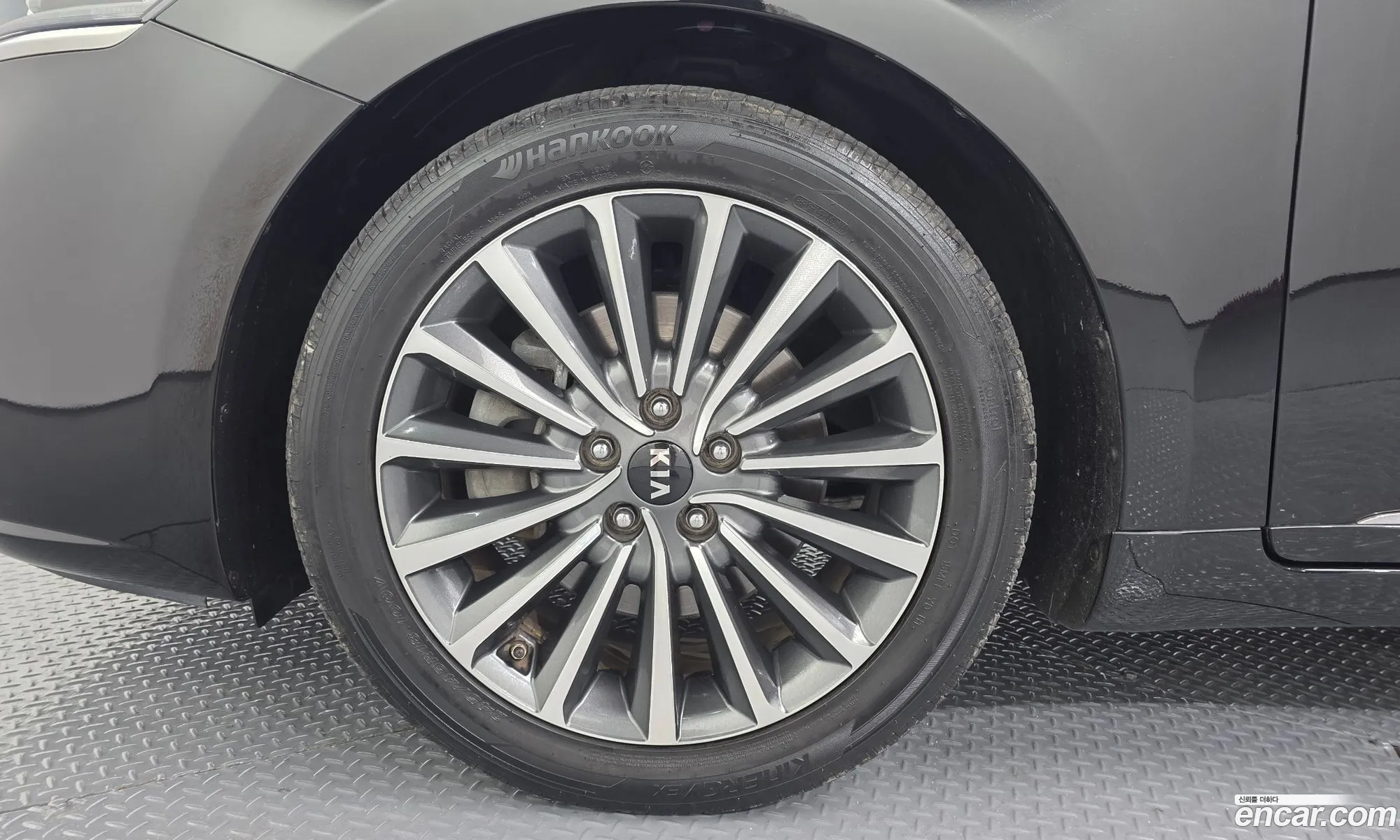 Kia K7 2018 KNALC418BJA146687 — 19