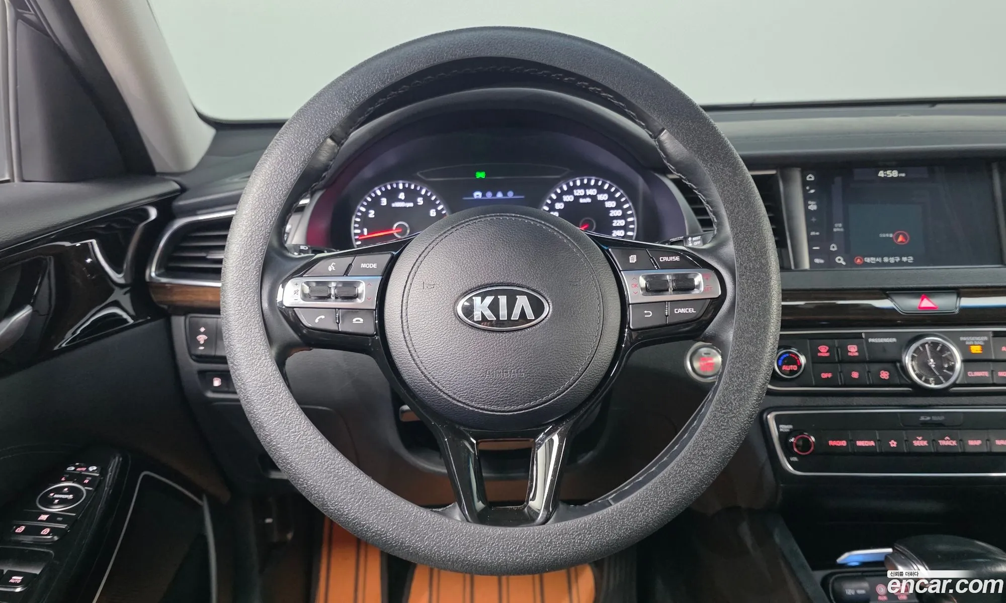 Kia K7 2018 KNALC418BJA146687 — 8