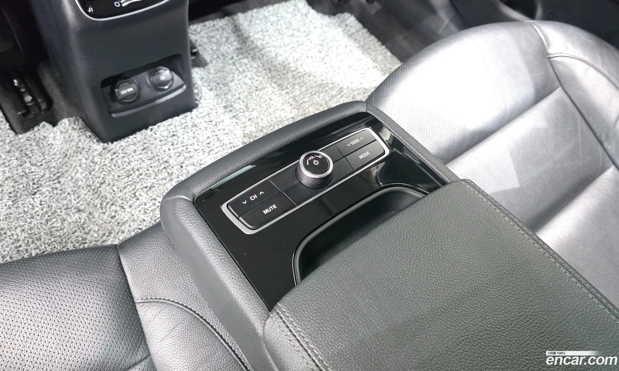 Kia K7 2018 KNALC418BJA146687 — 9