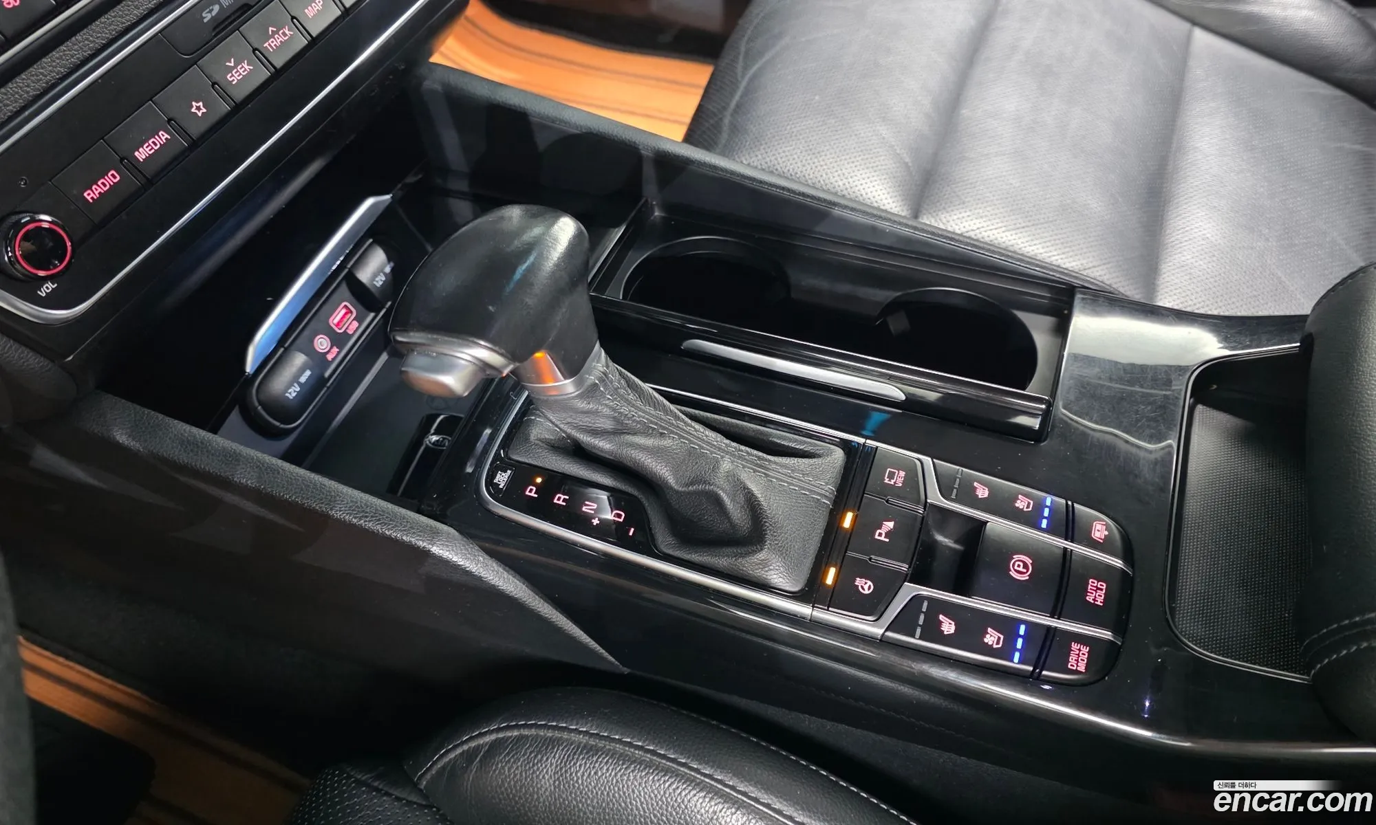 Kia K7 2018 KNALC418BJA146687 — 2