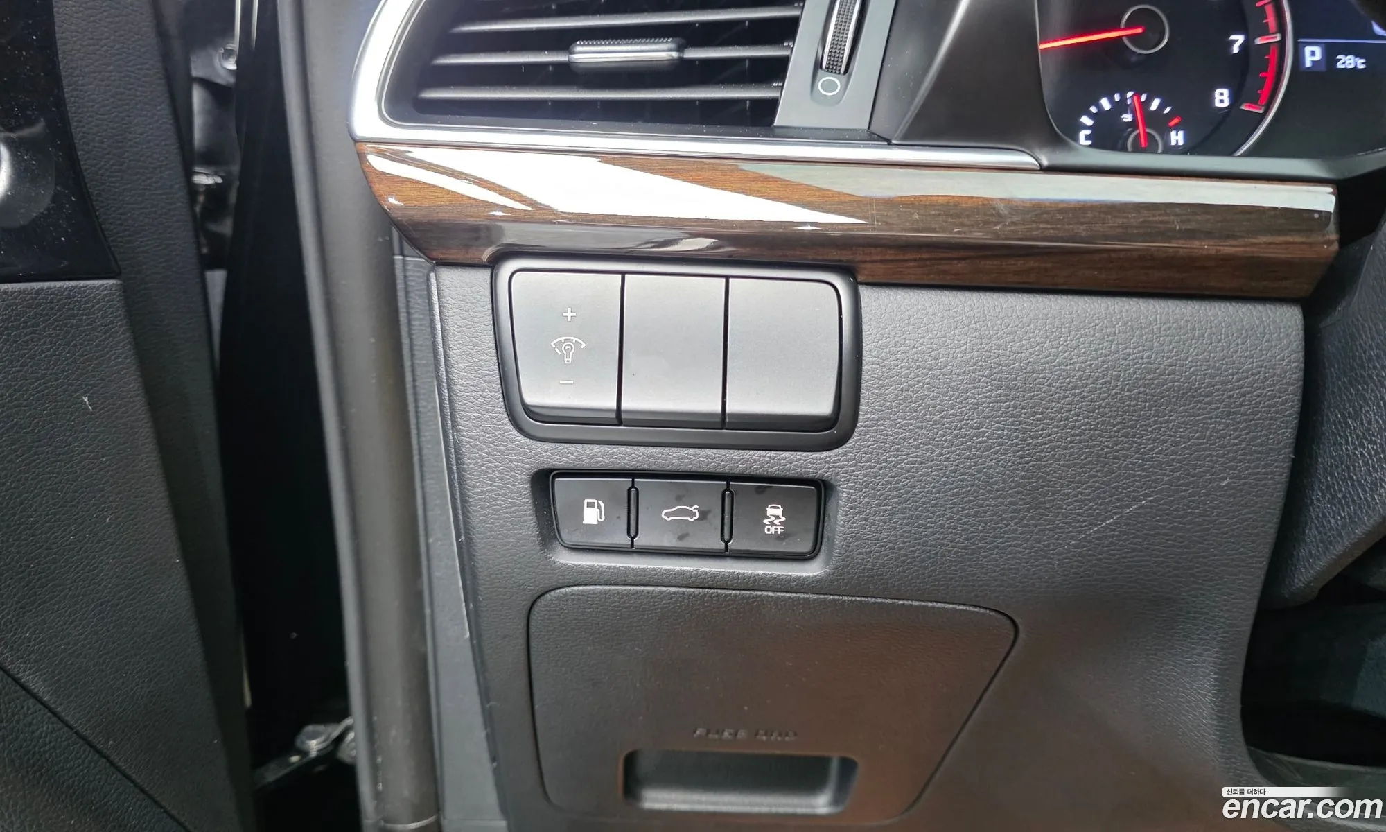 Kia K7 2018 KNALC418BJA146687 — 18