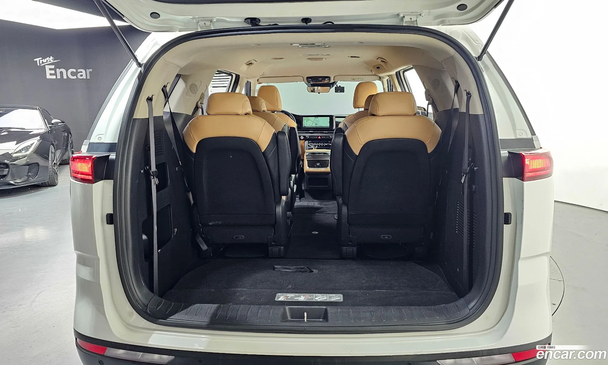 Kia Carnival 2023 — 28