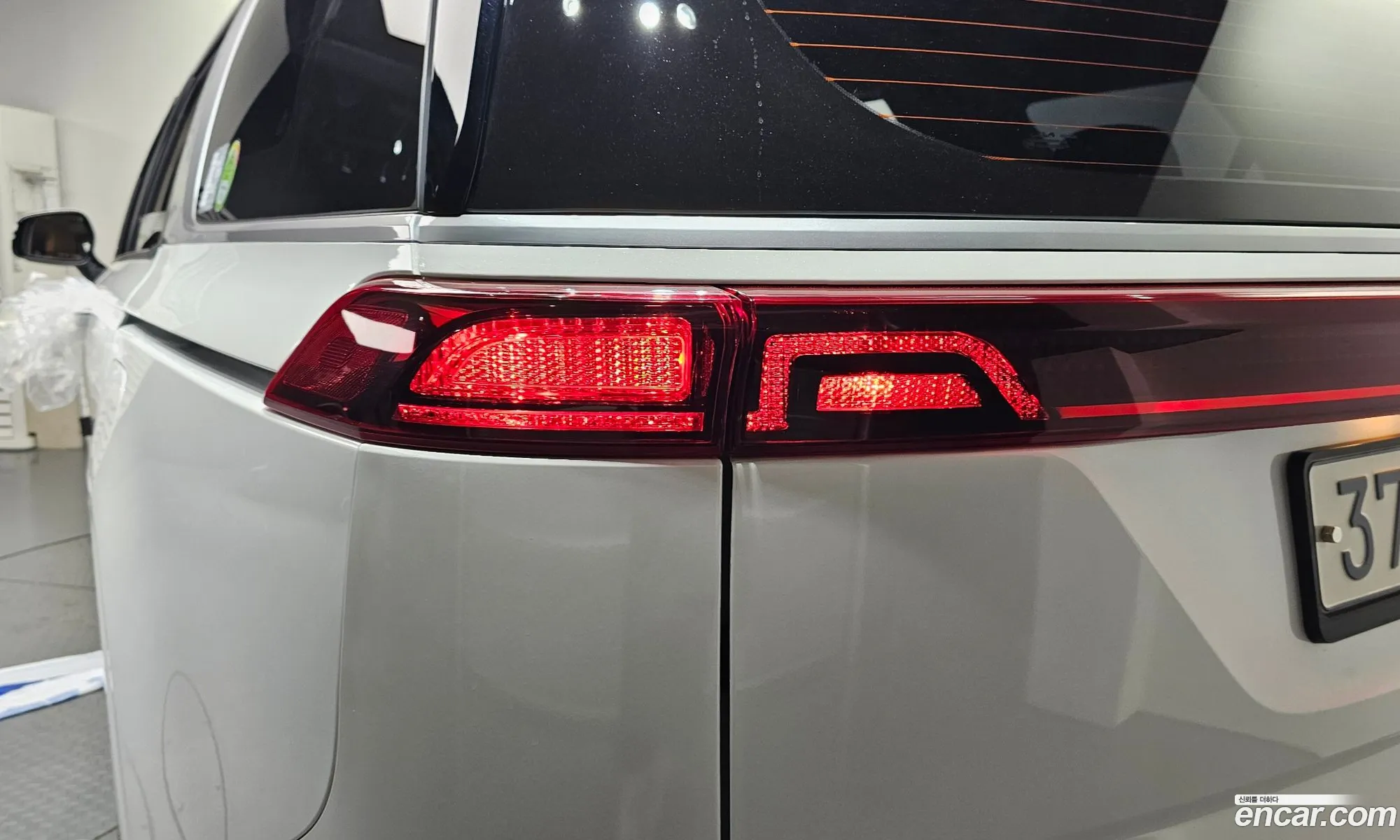 Kia Carnival 2023 — 17