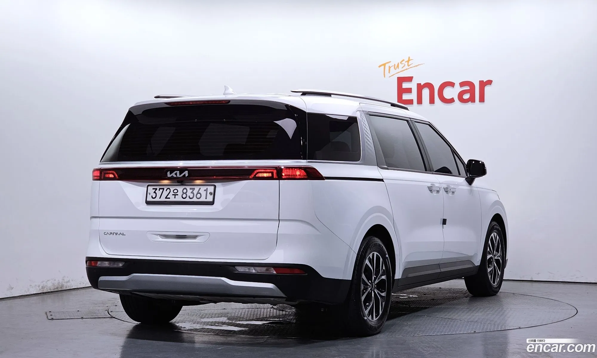 Kia Carnival 2023 — 18