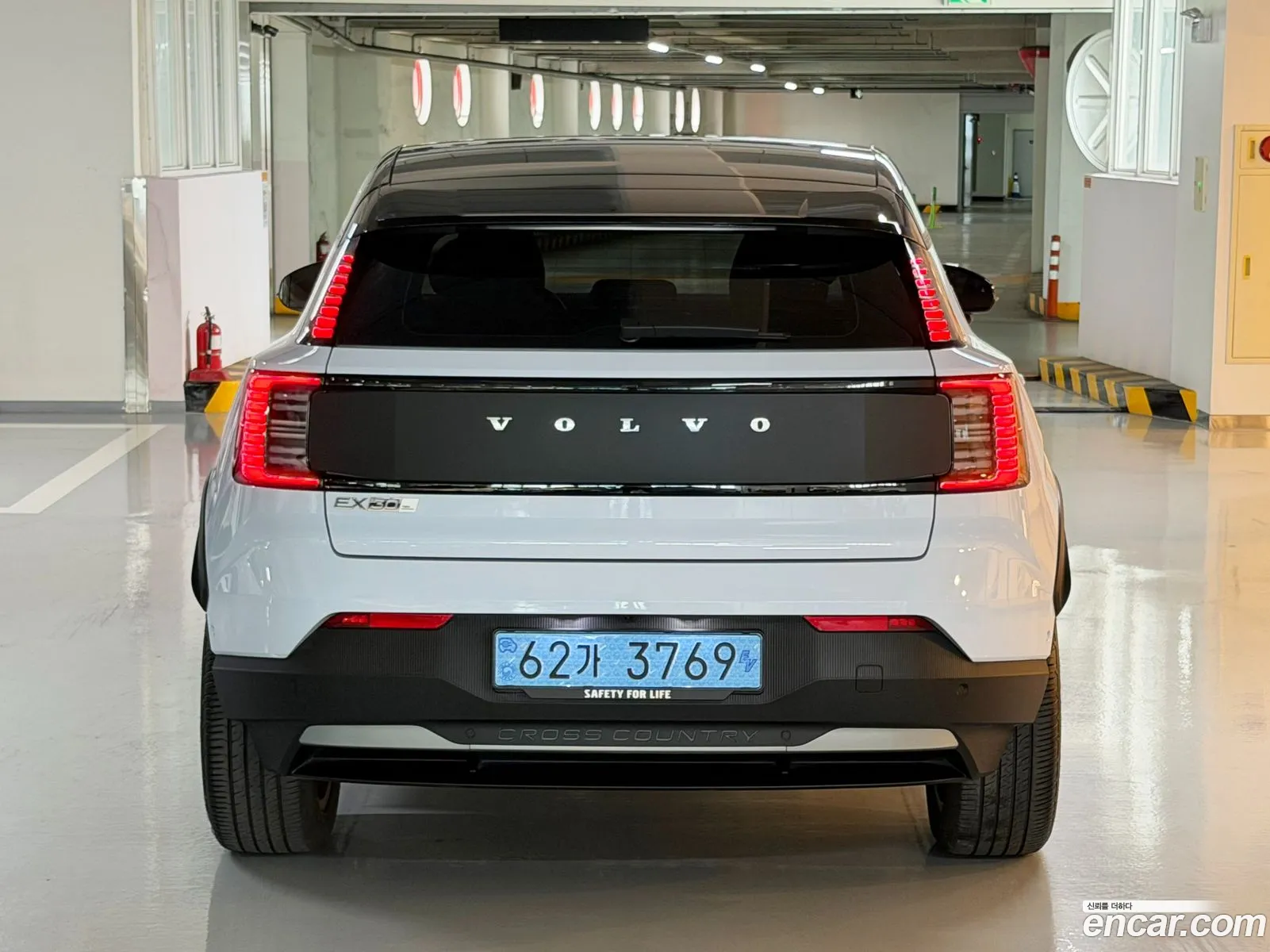 Volvo EX30 Cross Country 2025 — 12