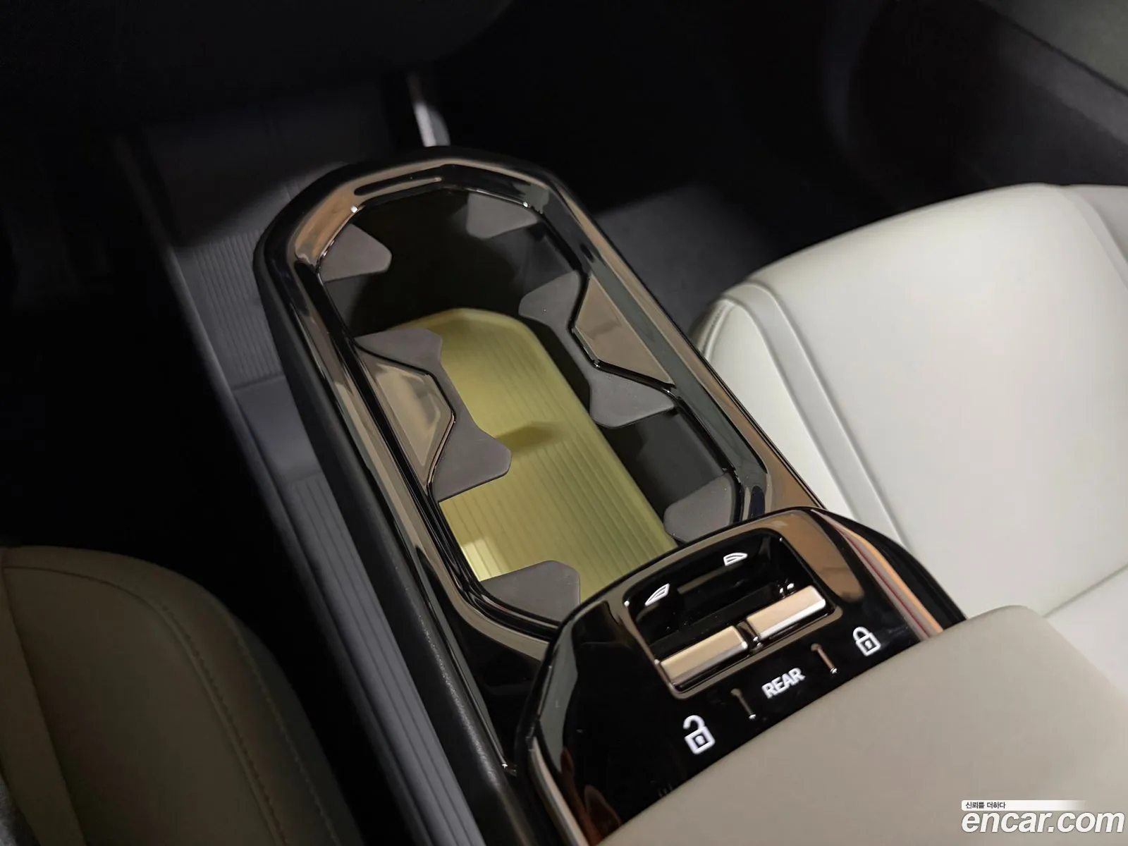 Volvo EX30 Cross Country 2025 — 4