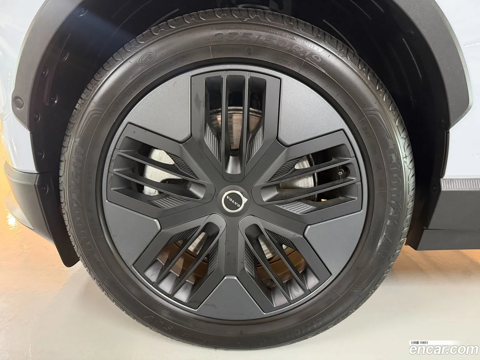 Volvo EX30 Cross Country 2025 — 11