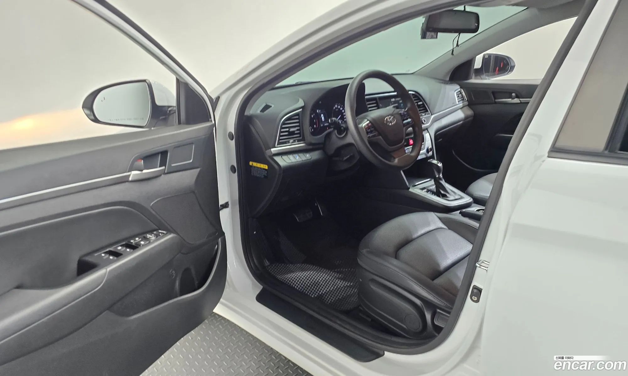 Hyundai Elantra AD 2018 — 18