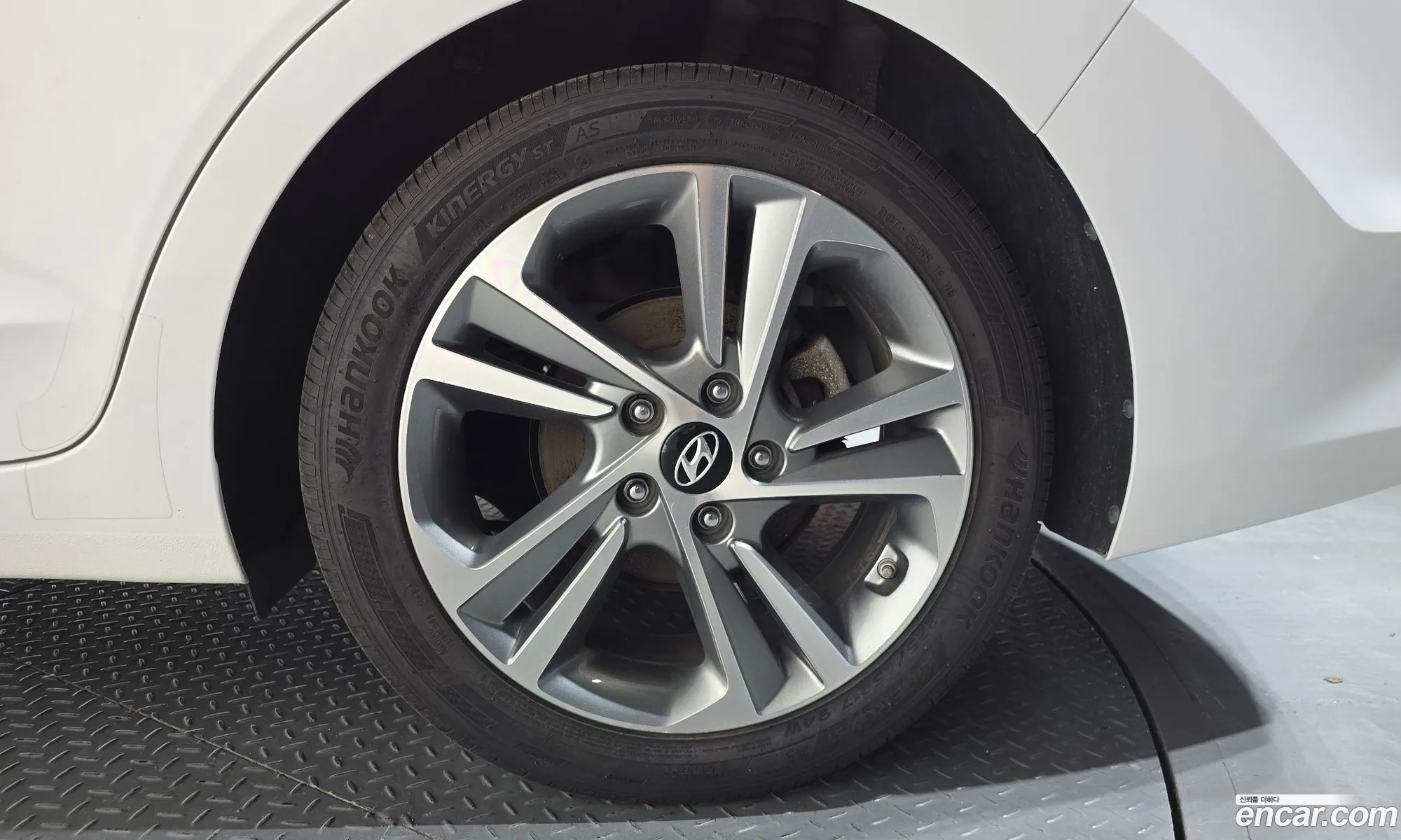 Hyundai Elantra AD 2018 — 21